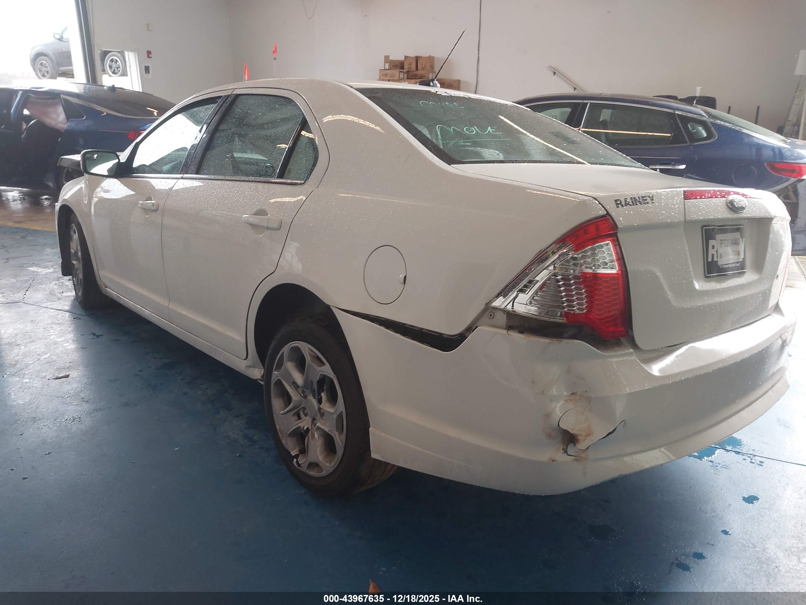 FORD FUSION image 3