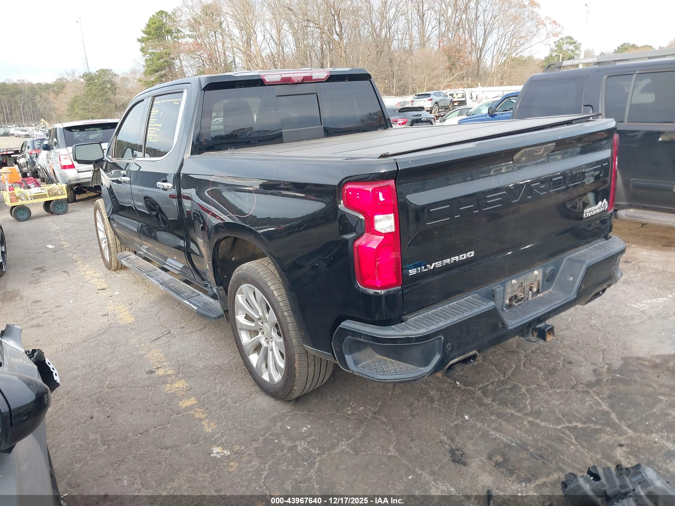 CHEVROLET SILVERADO image 3