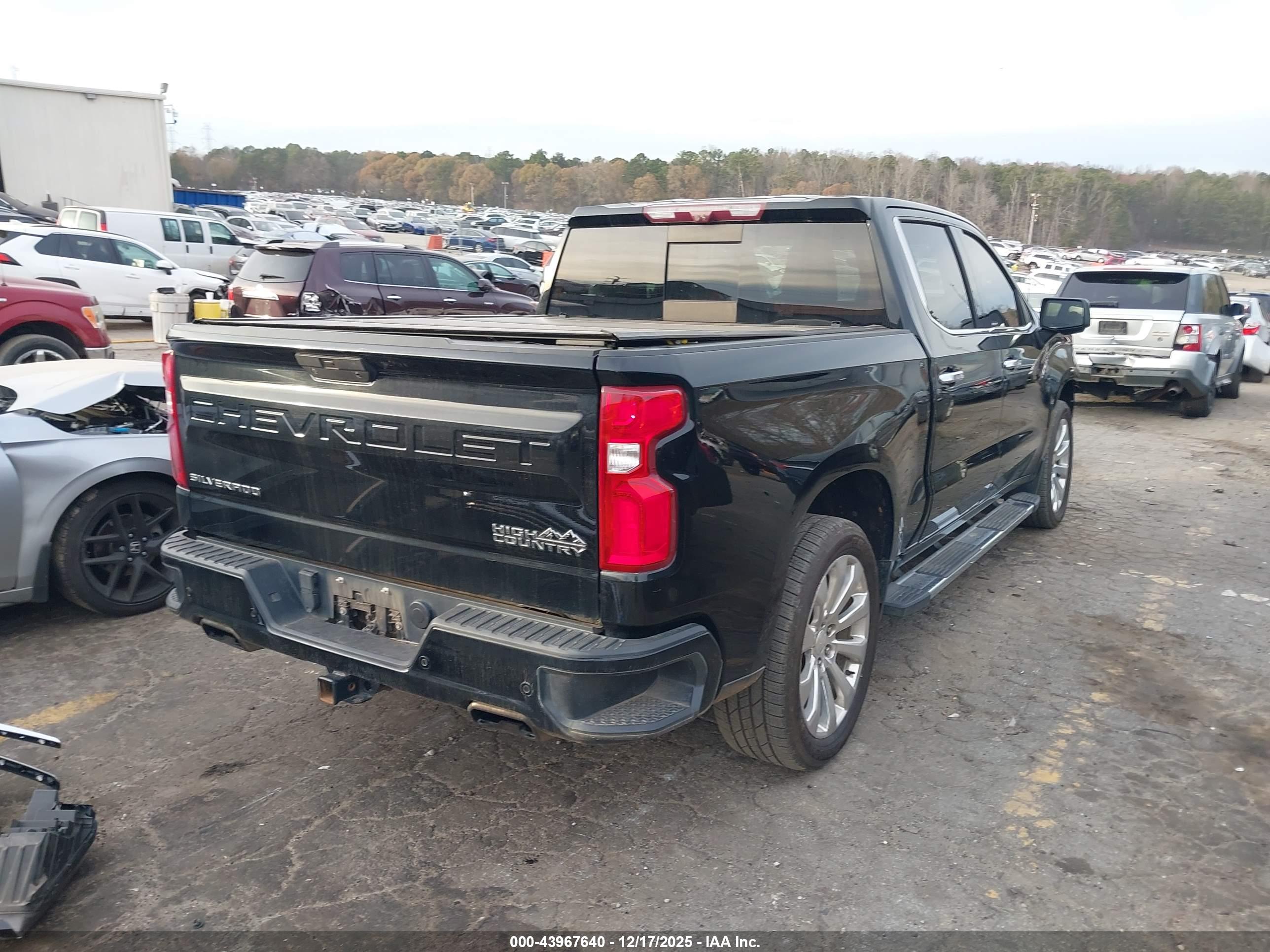 CHEVROLET SILVERADO image 4