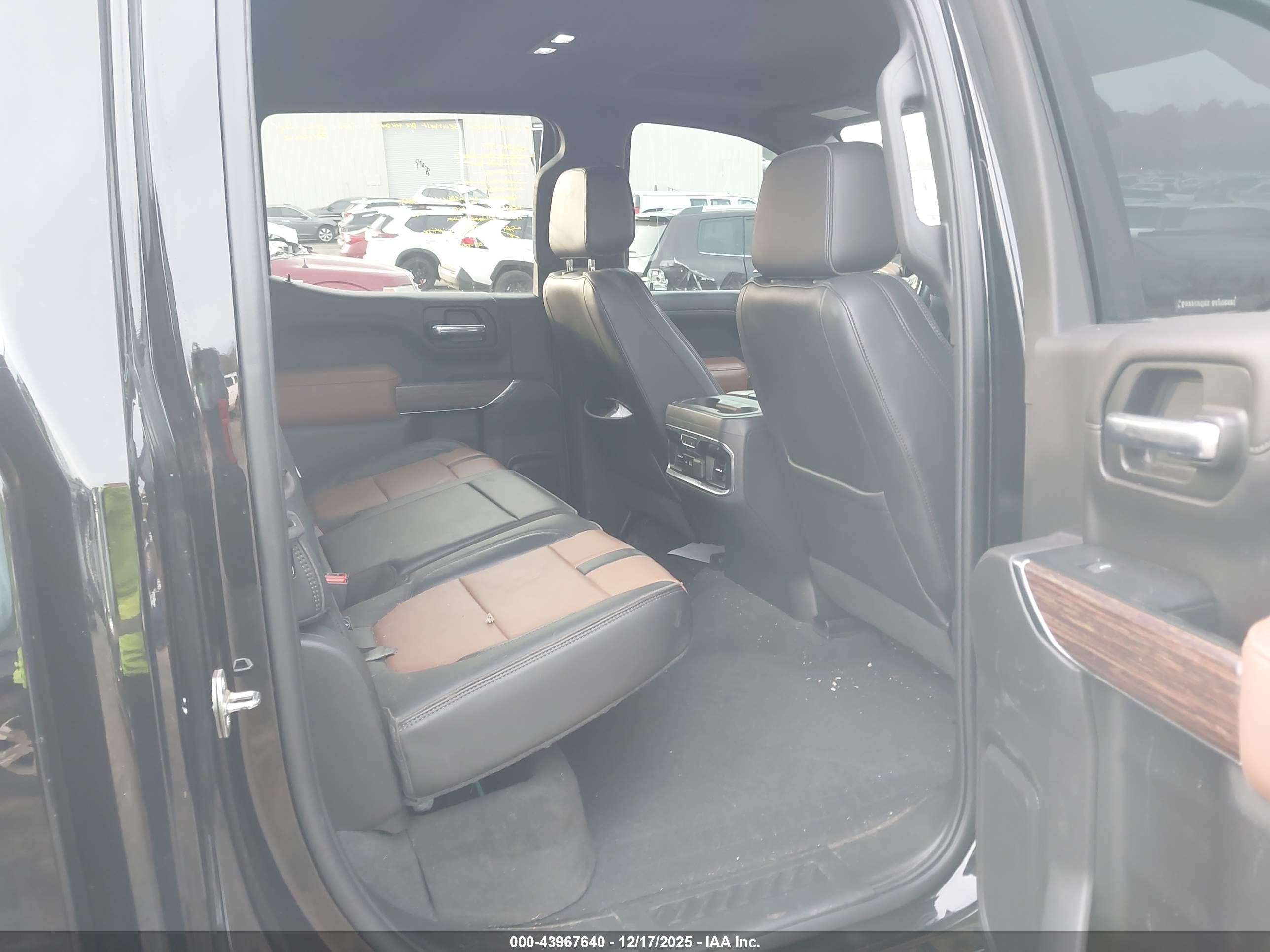 CHEVROLET SILVERADO image 8