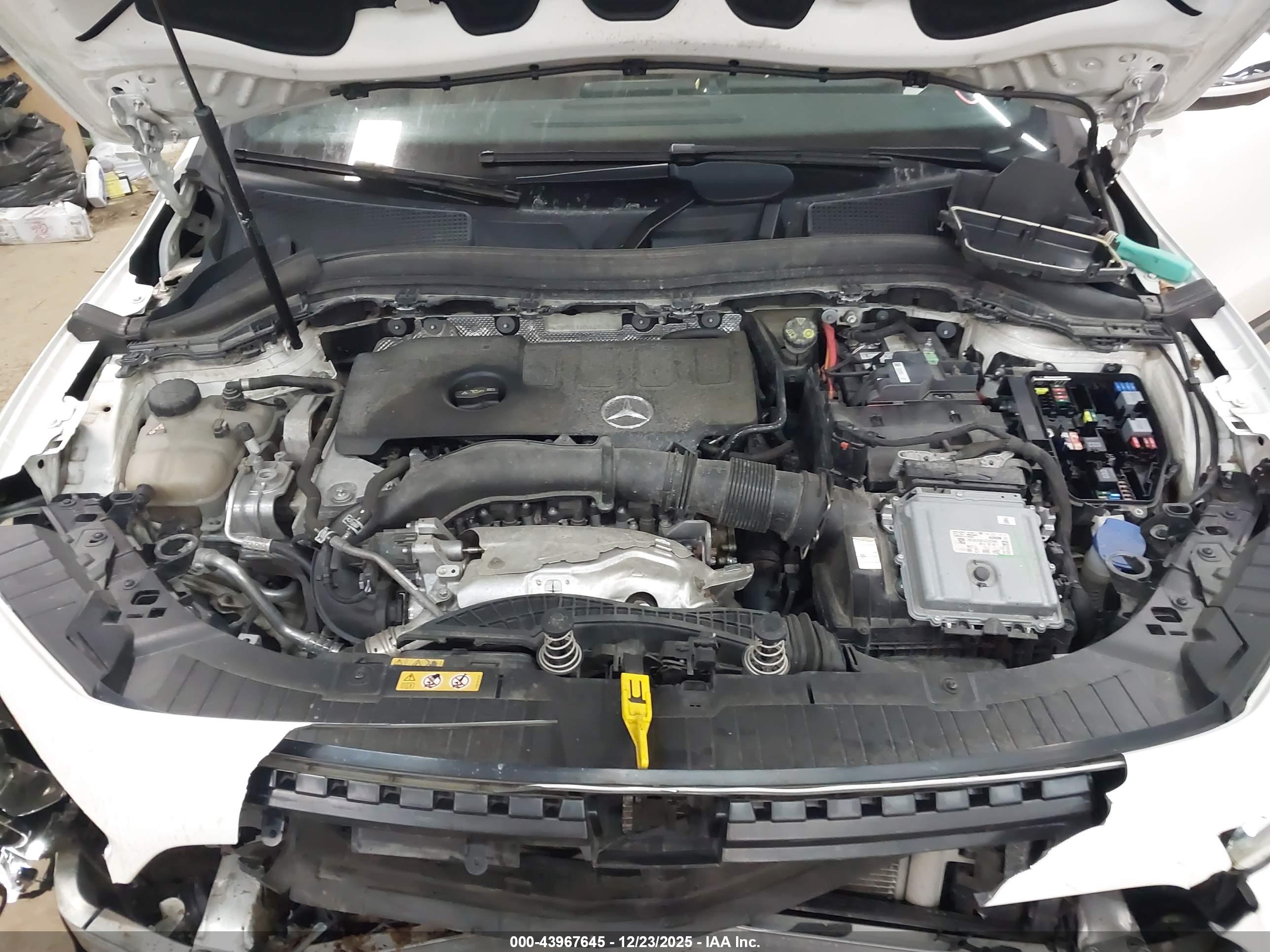 MERCEDES-BENZ GLA image 10
