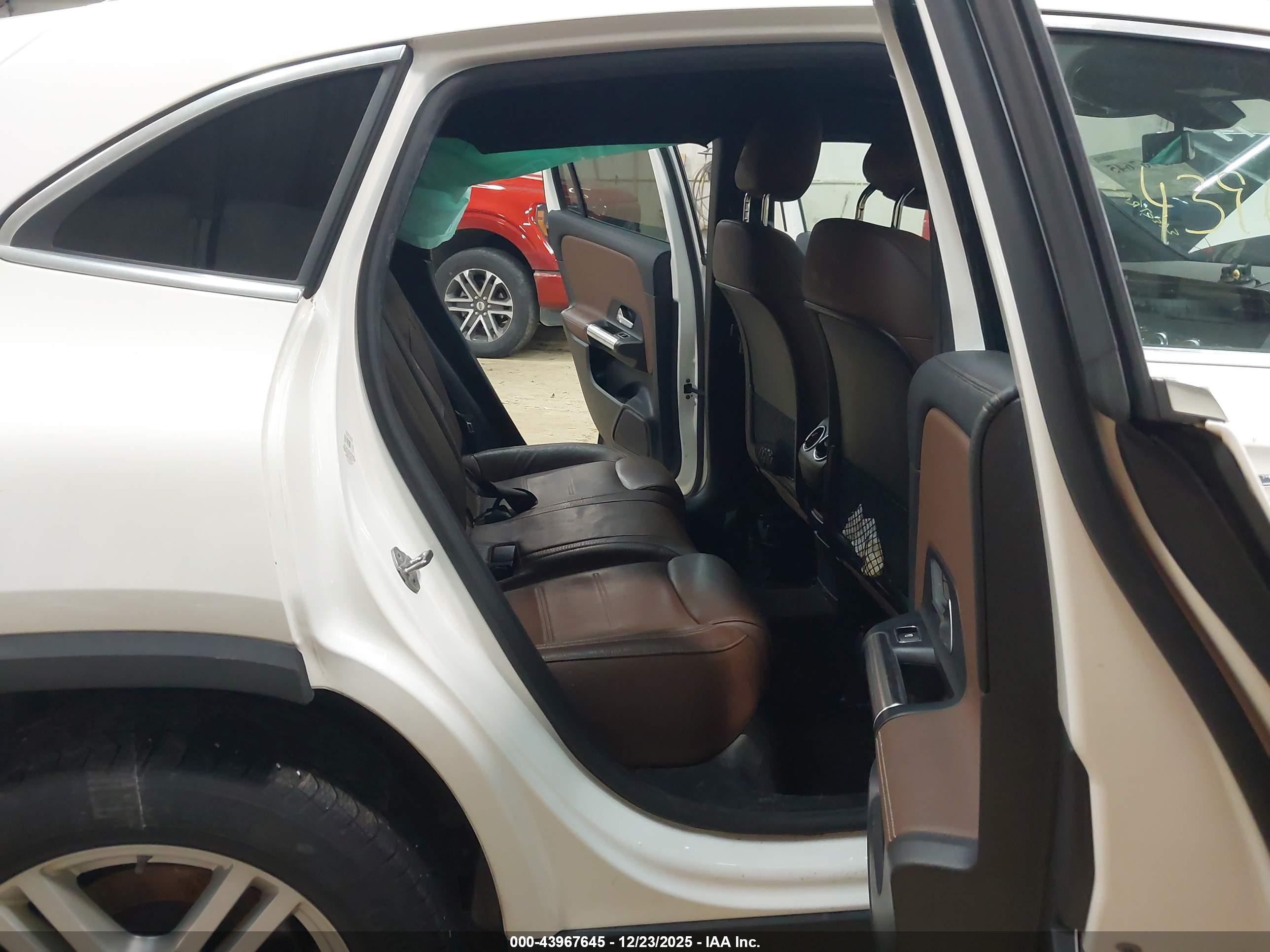 MERCEDES-BENZ GLA image 8