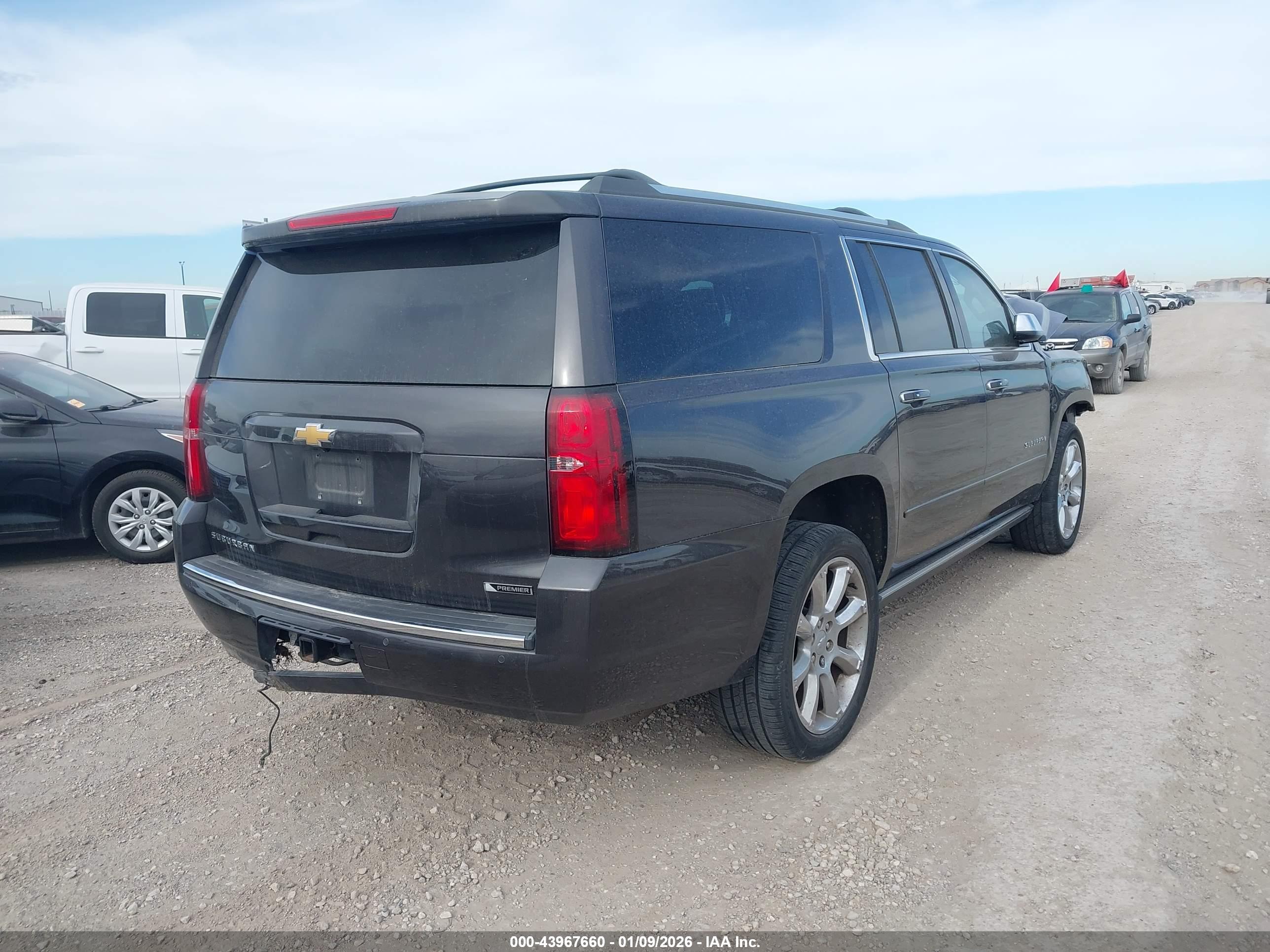 CHEVROLET SUBURBAN image 4