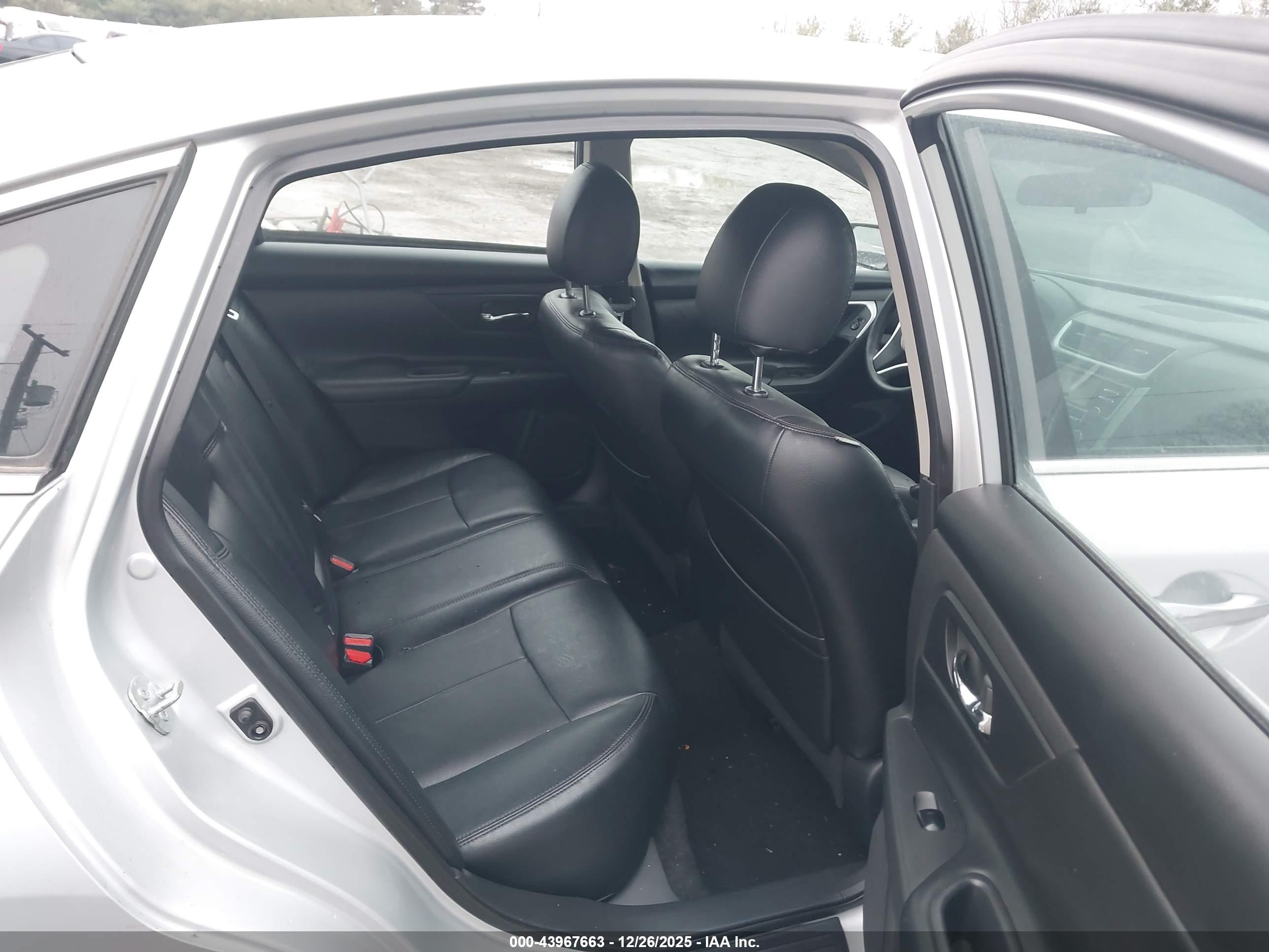NISSAN ALTIMA image 8
