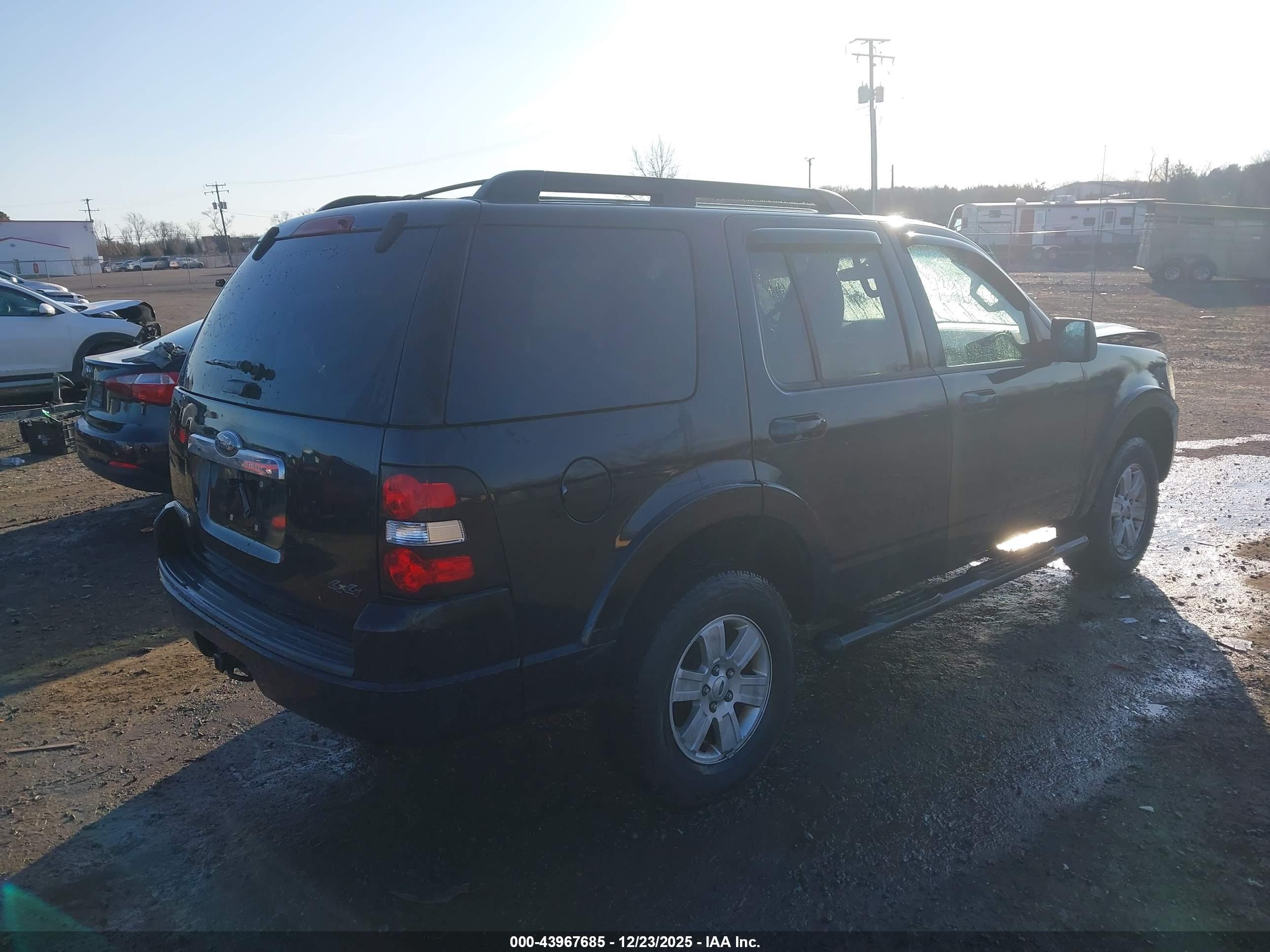 FORD EXPLORER image 4