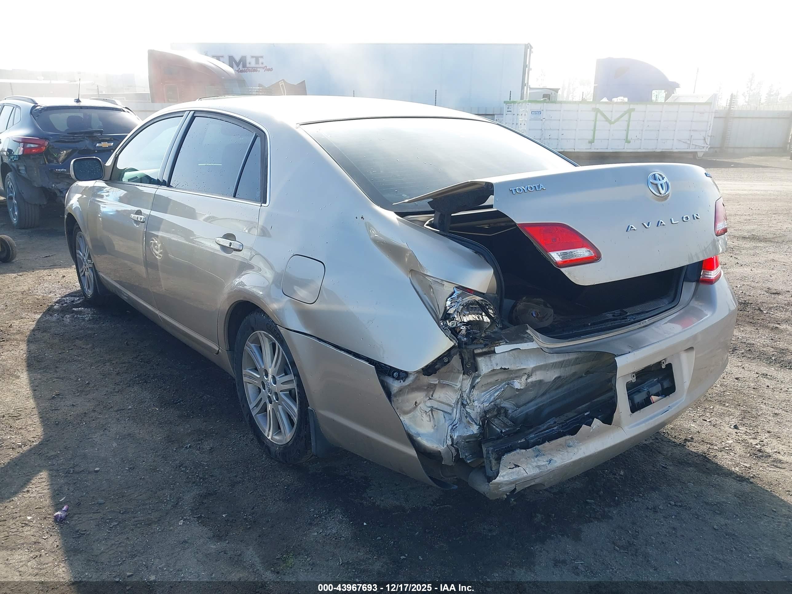 TOYOTA AVALON image 3
