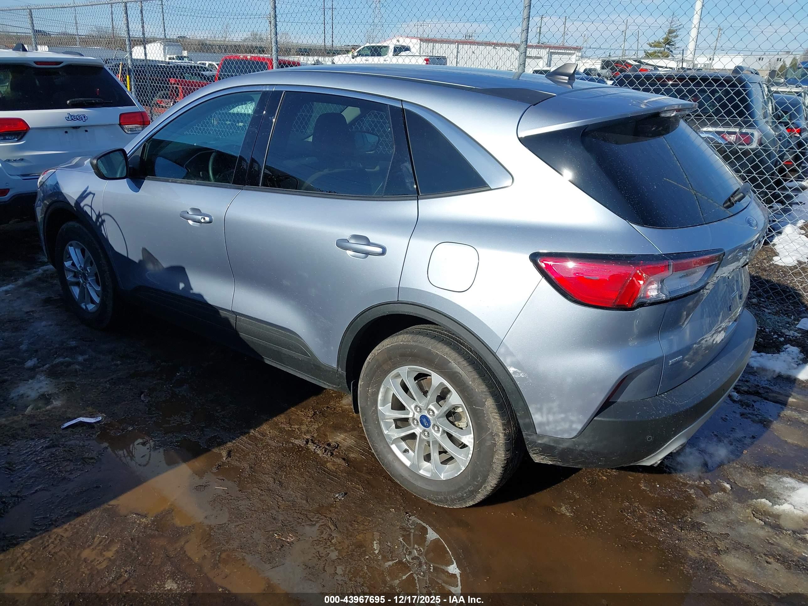 FORD ESCAPE image 3