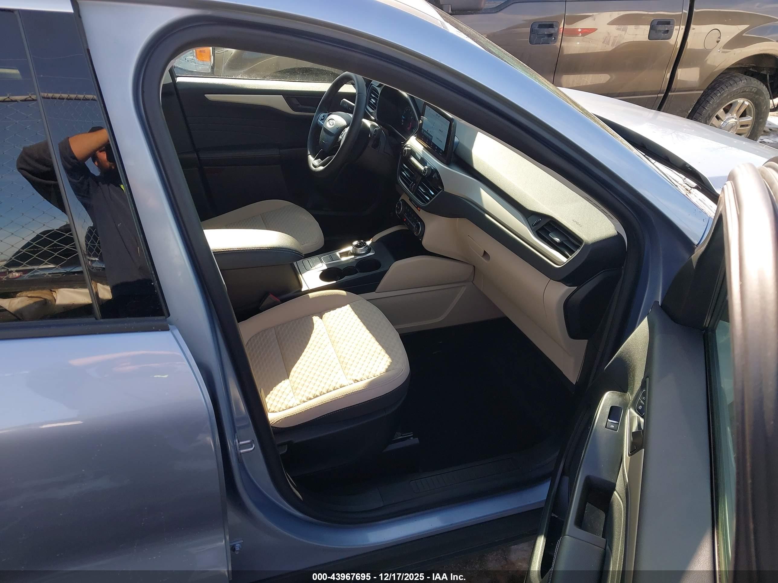 FORD ESCAPE image 5