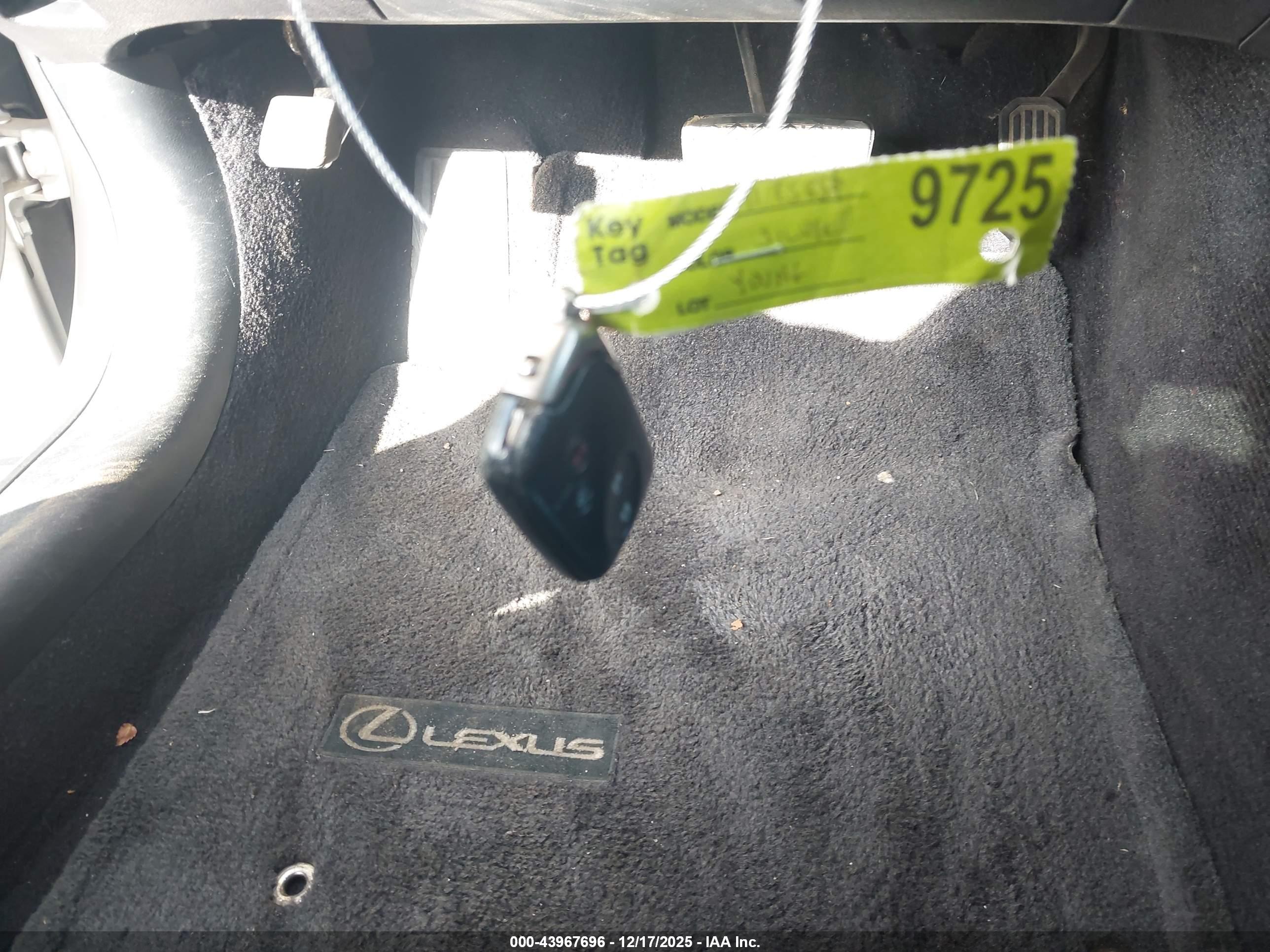 LEXUS ES image 11