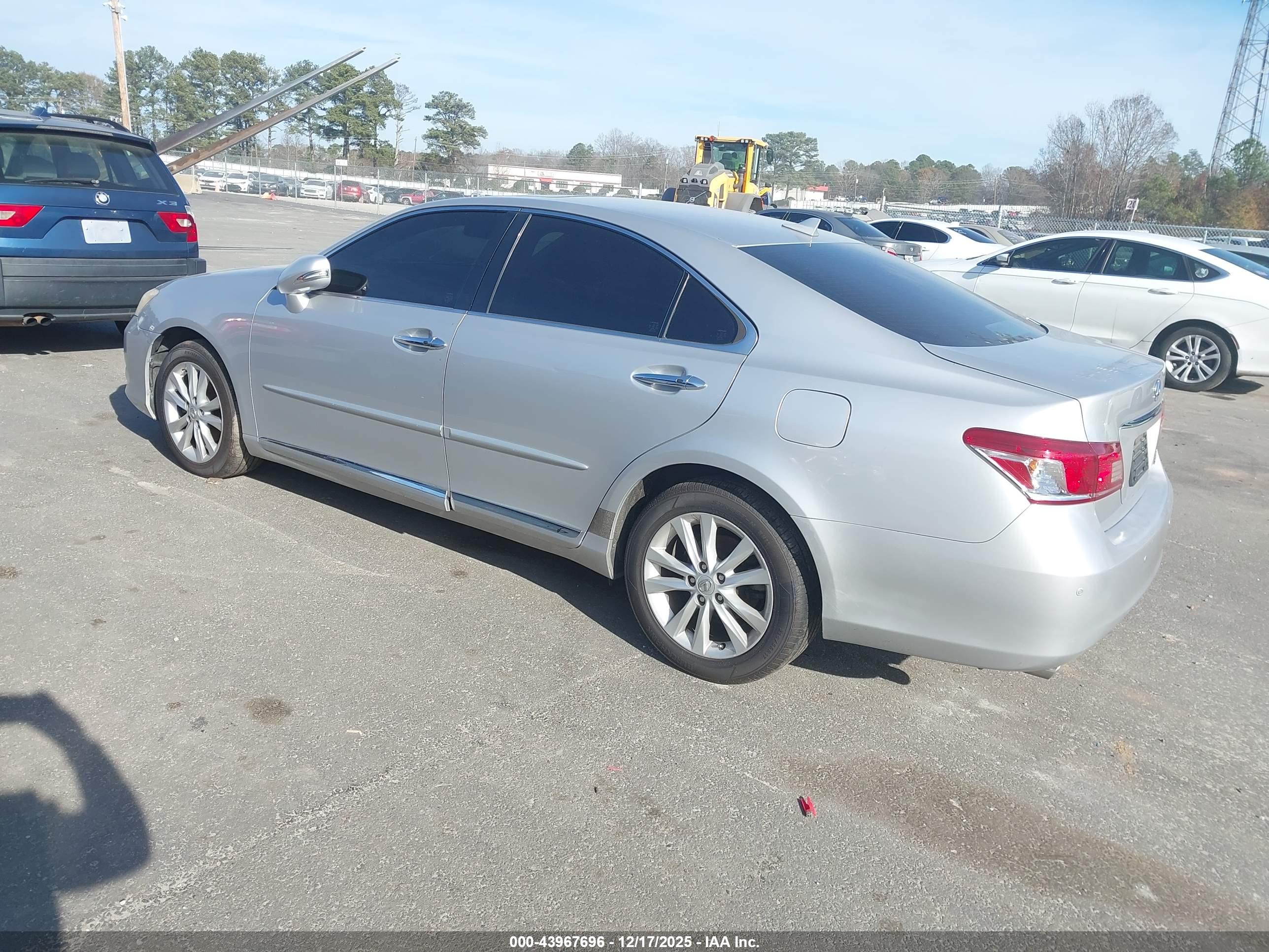 LEXUS ES image 3