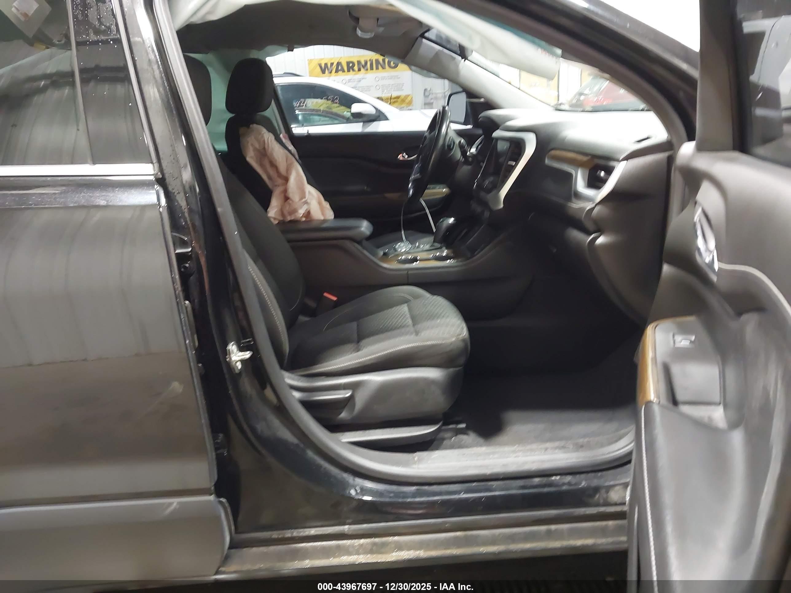 GMC ACADIA image 5