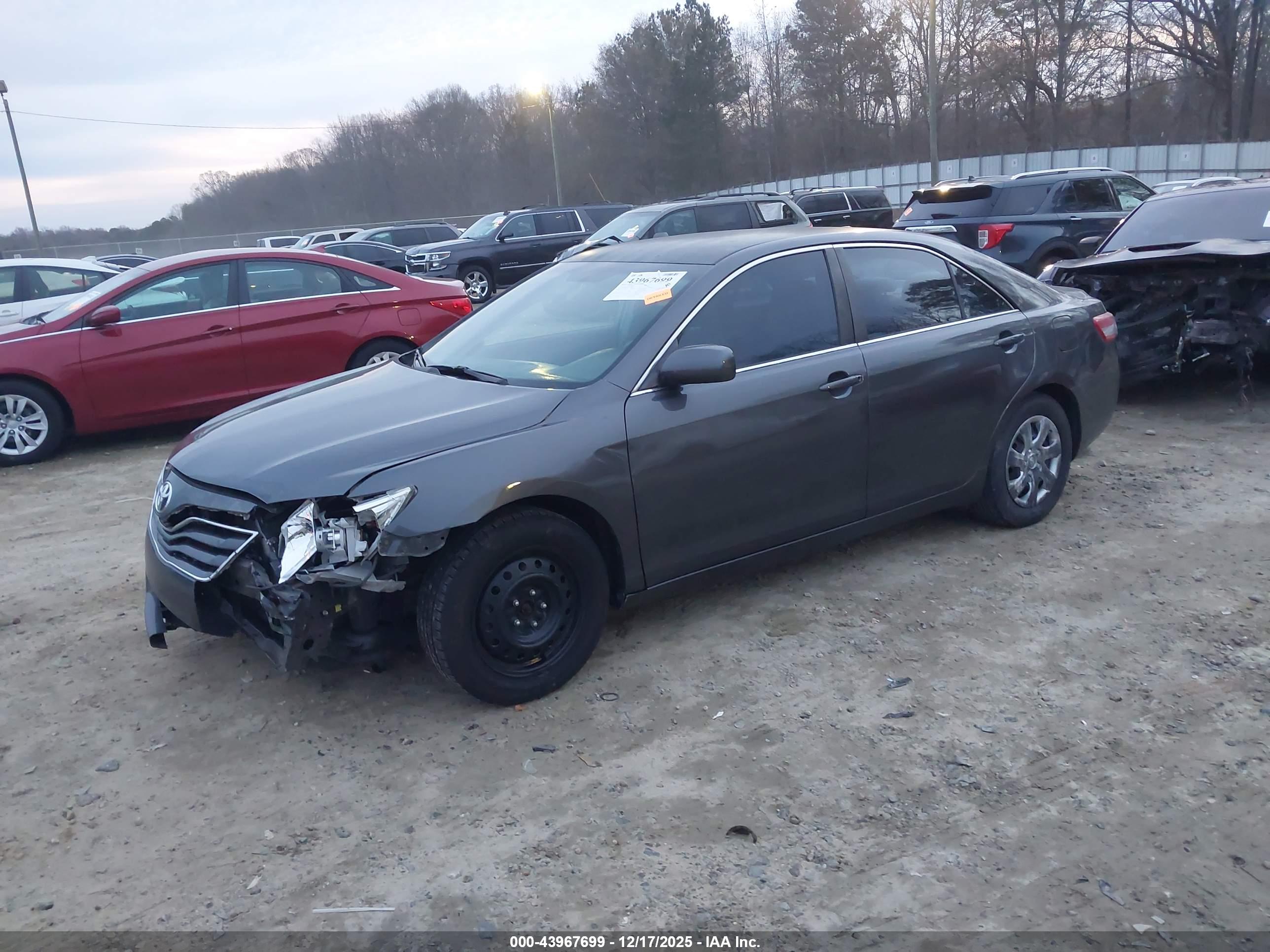 TOYOTA CAMRY image 2