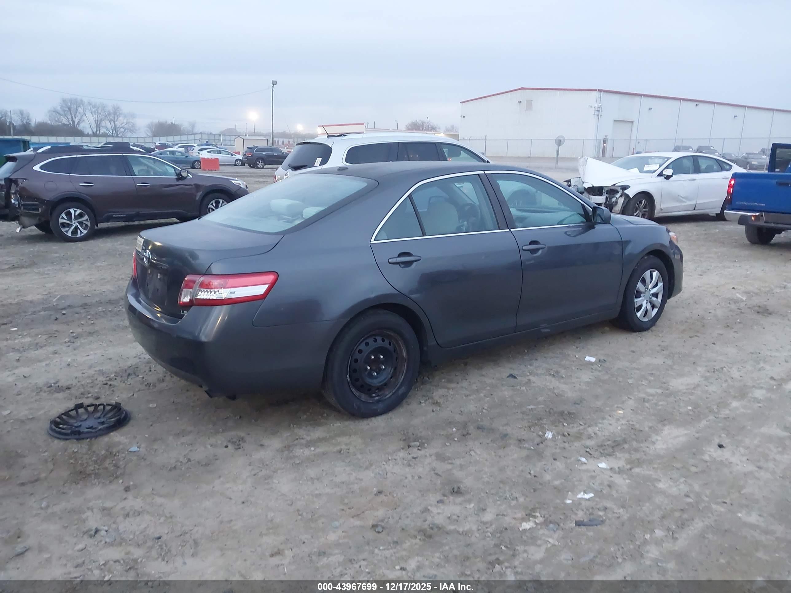 TOYOTA CAMRY image 4