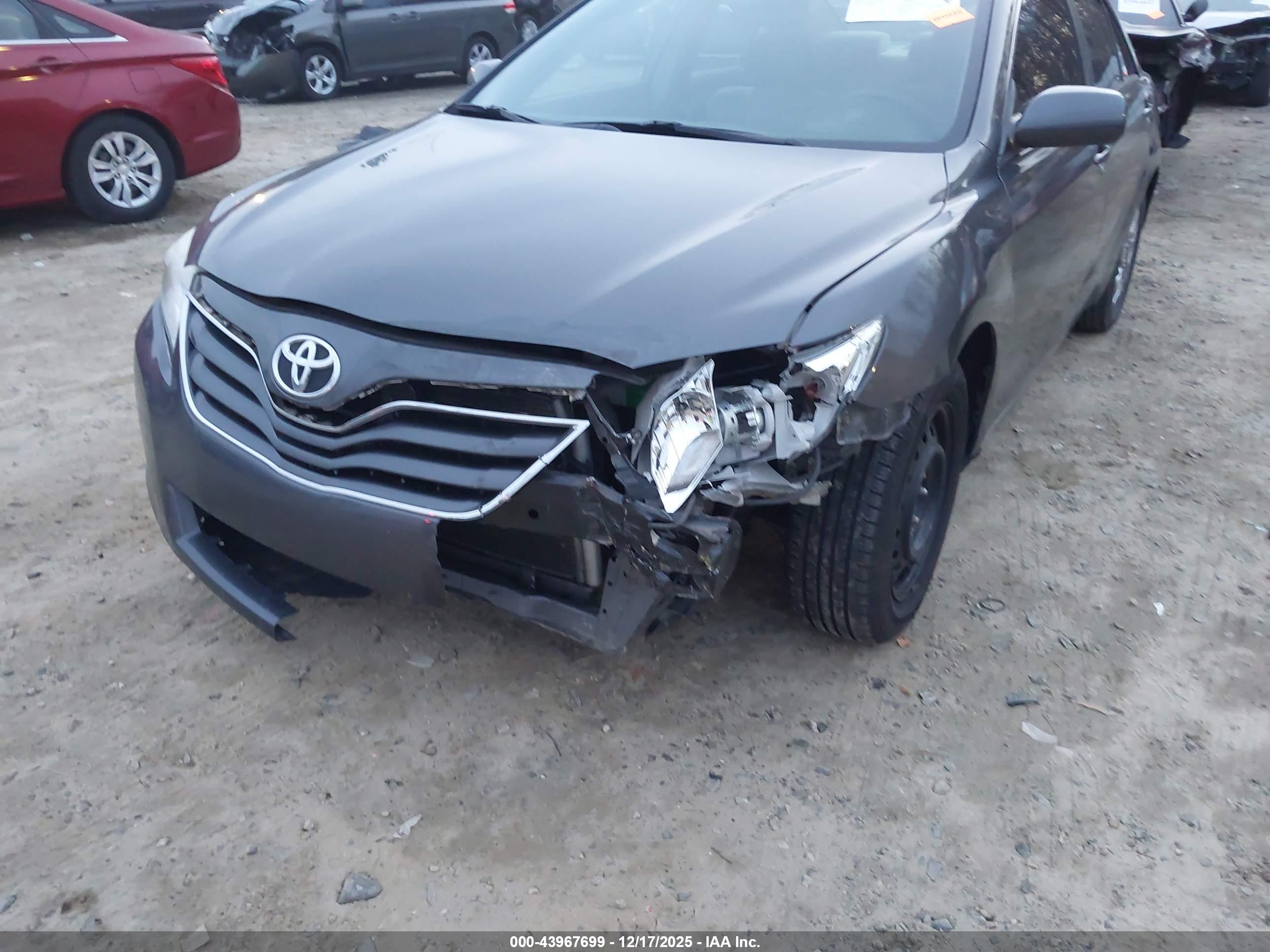 TOYOTA CAMRY image 6