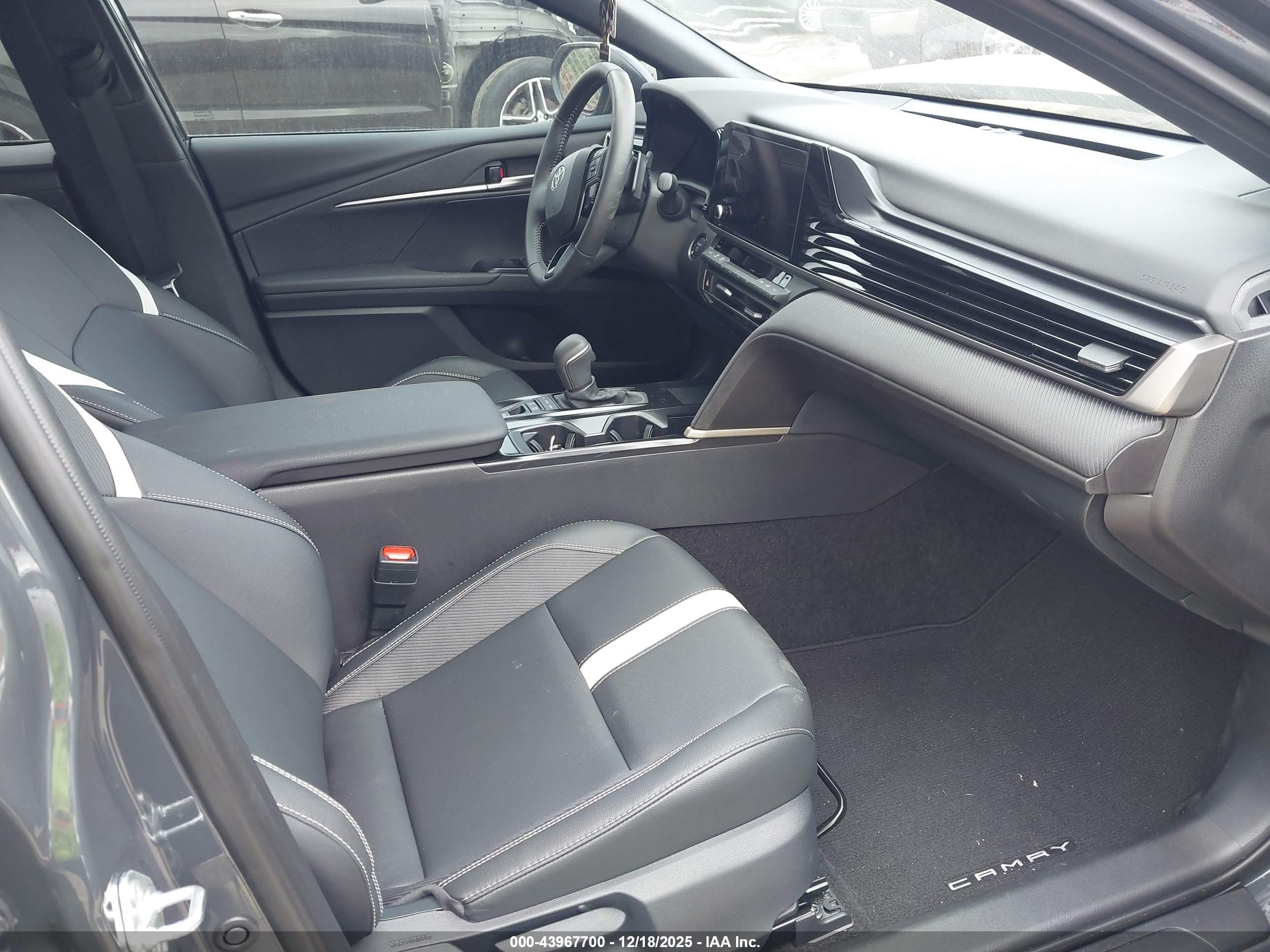 TOYOTA CAMRY image 5