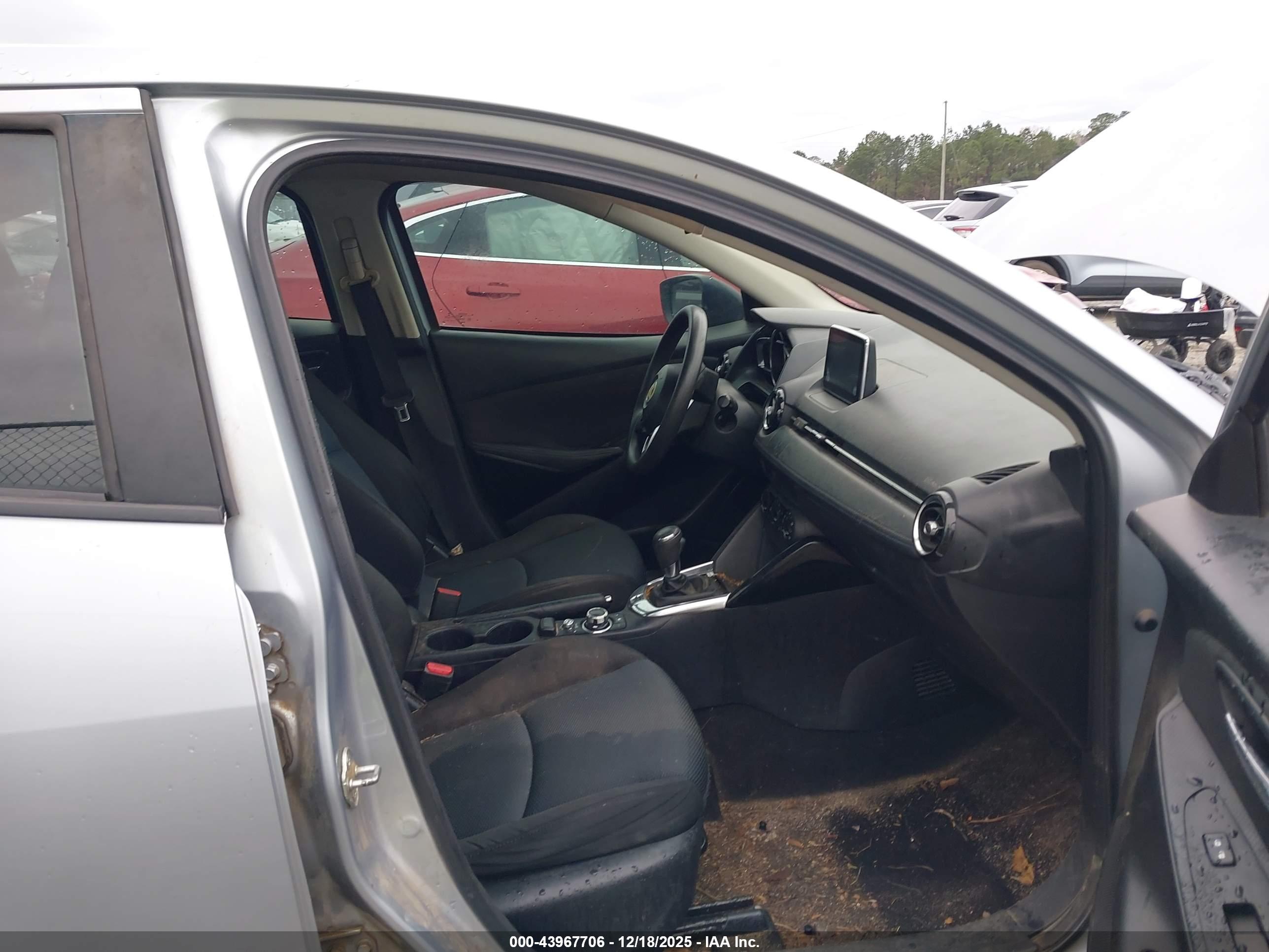 TOYOTA YARIS image 5