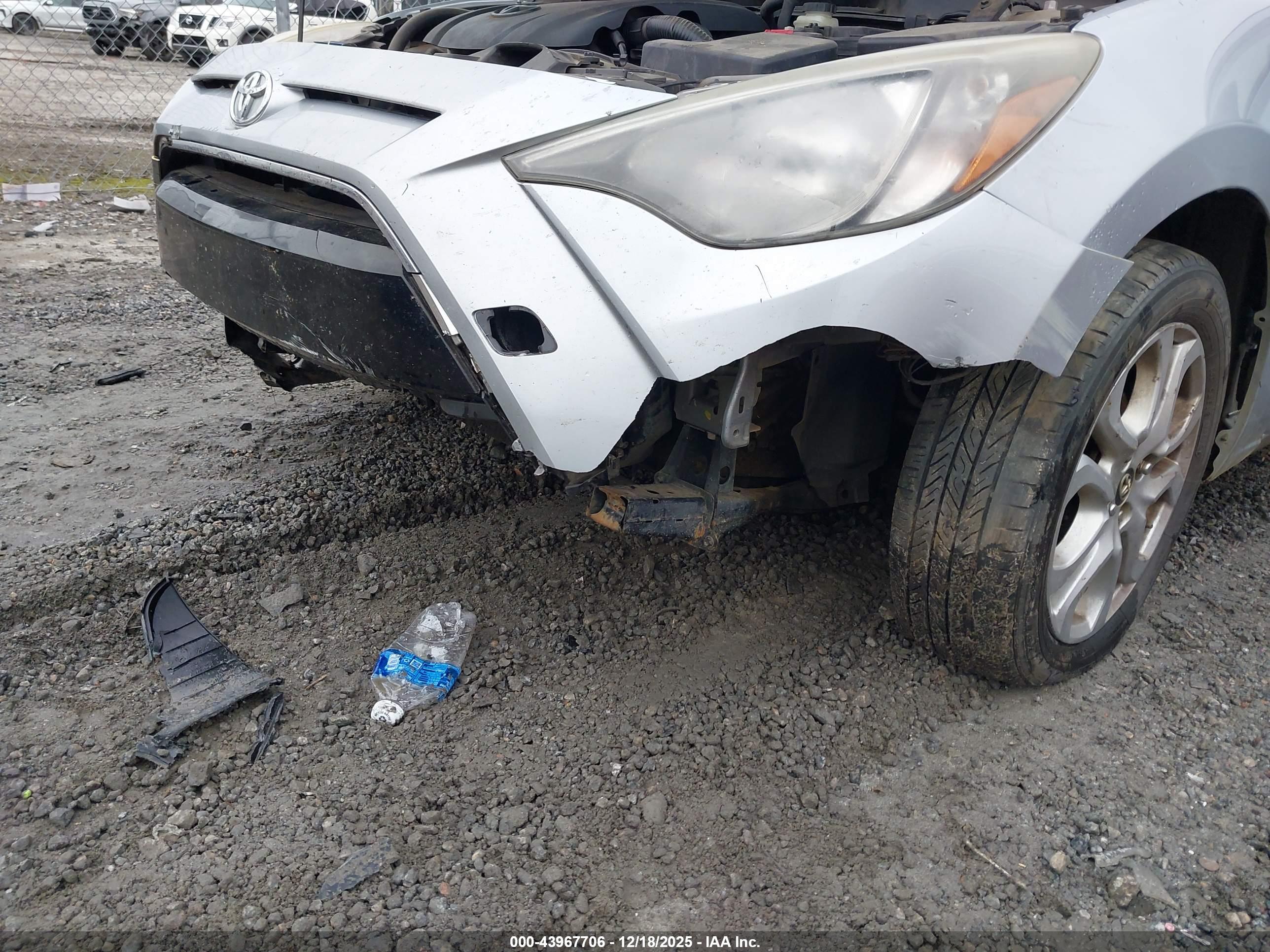 TOYOTA YARIS image 6