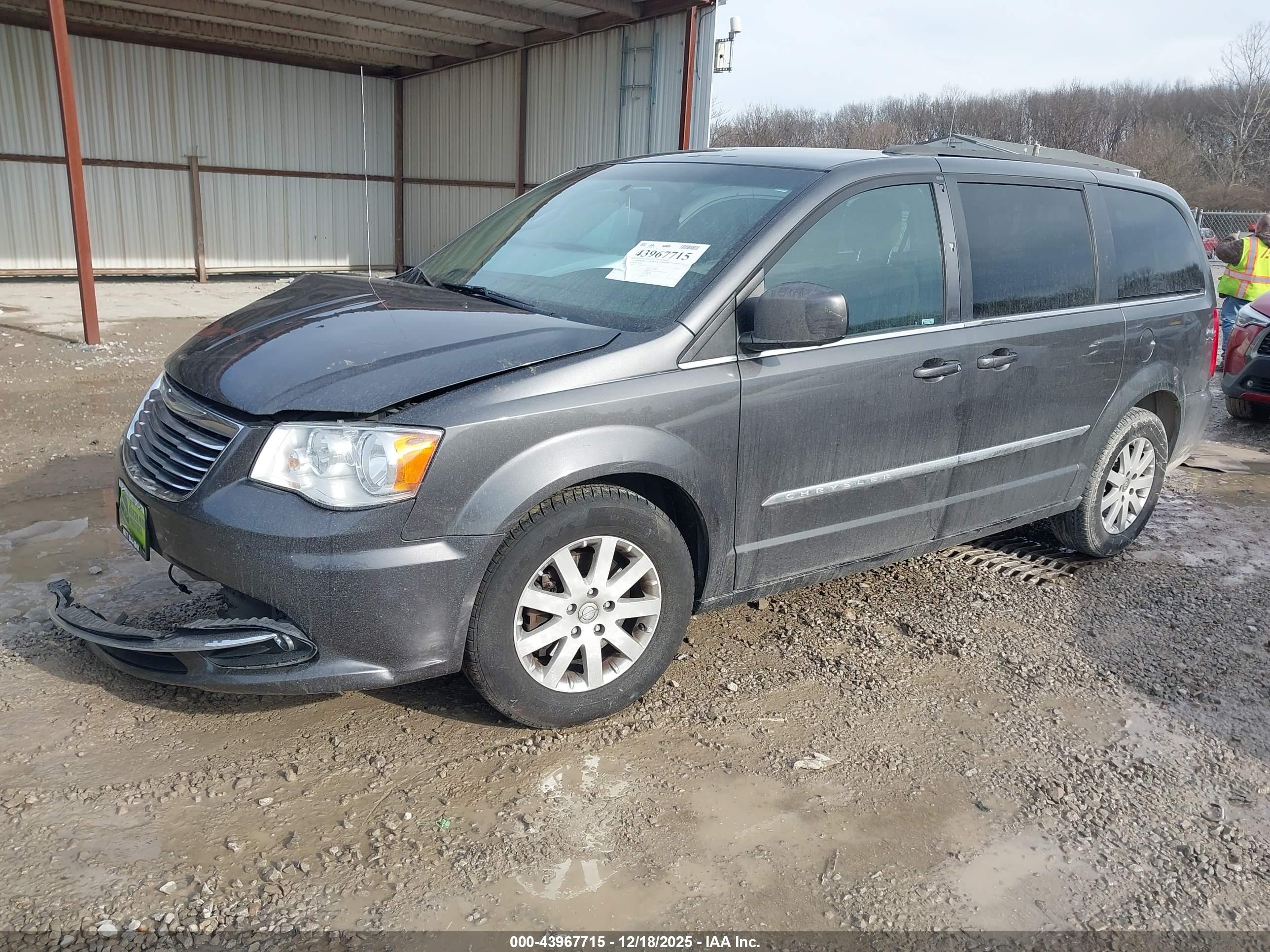 CHRYSLER TOWN image 2