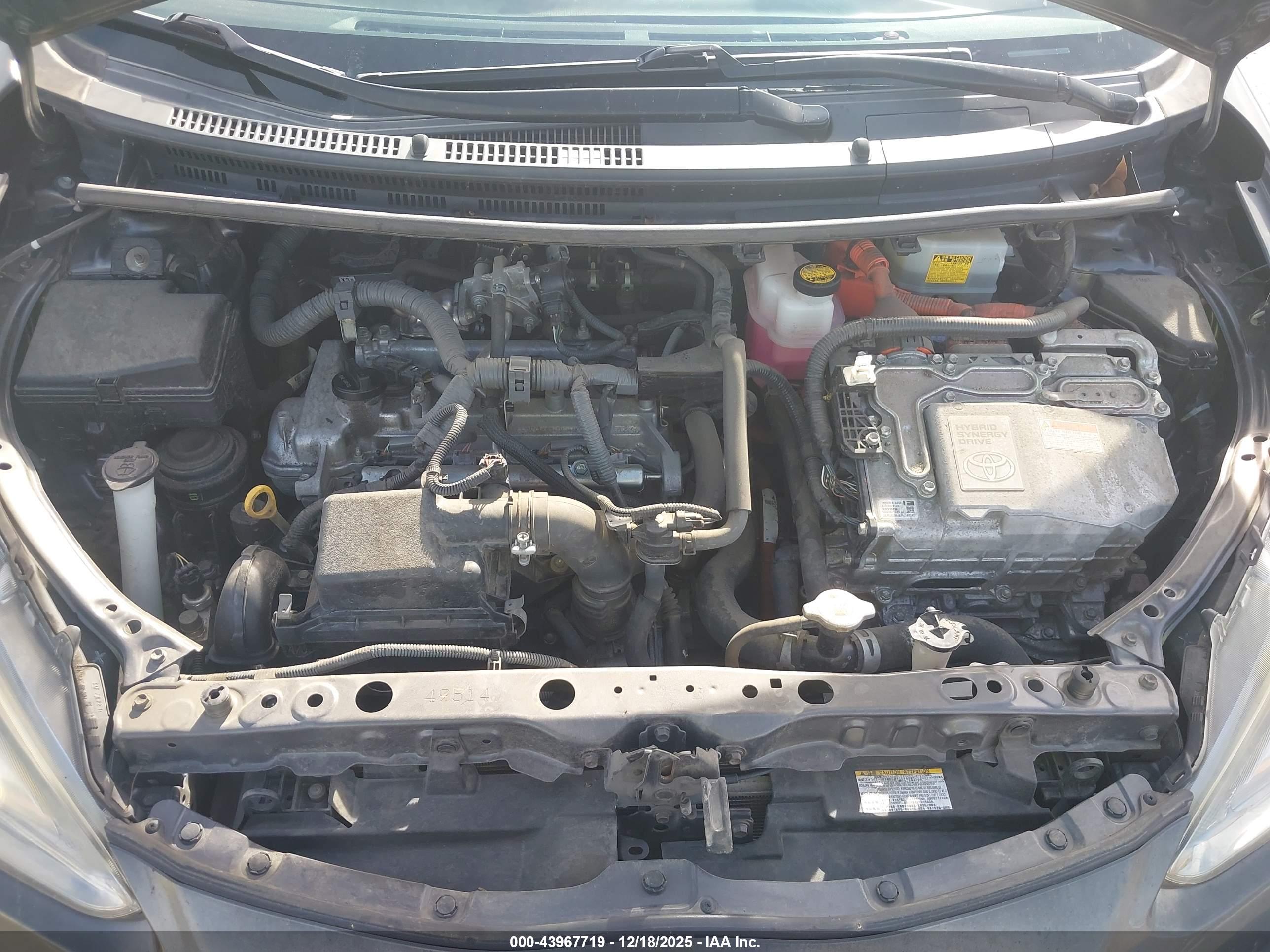 TOYOTA PRIUS image 10