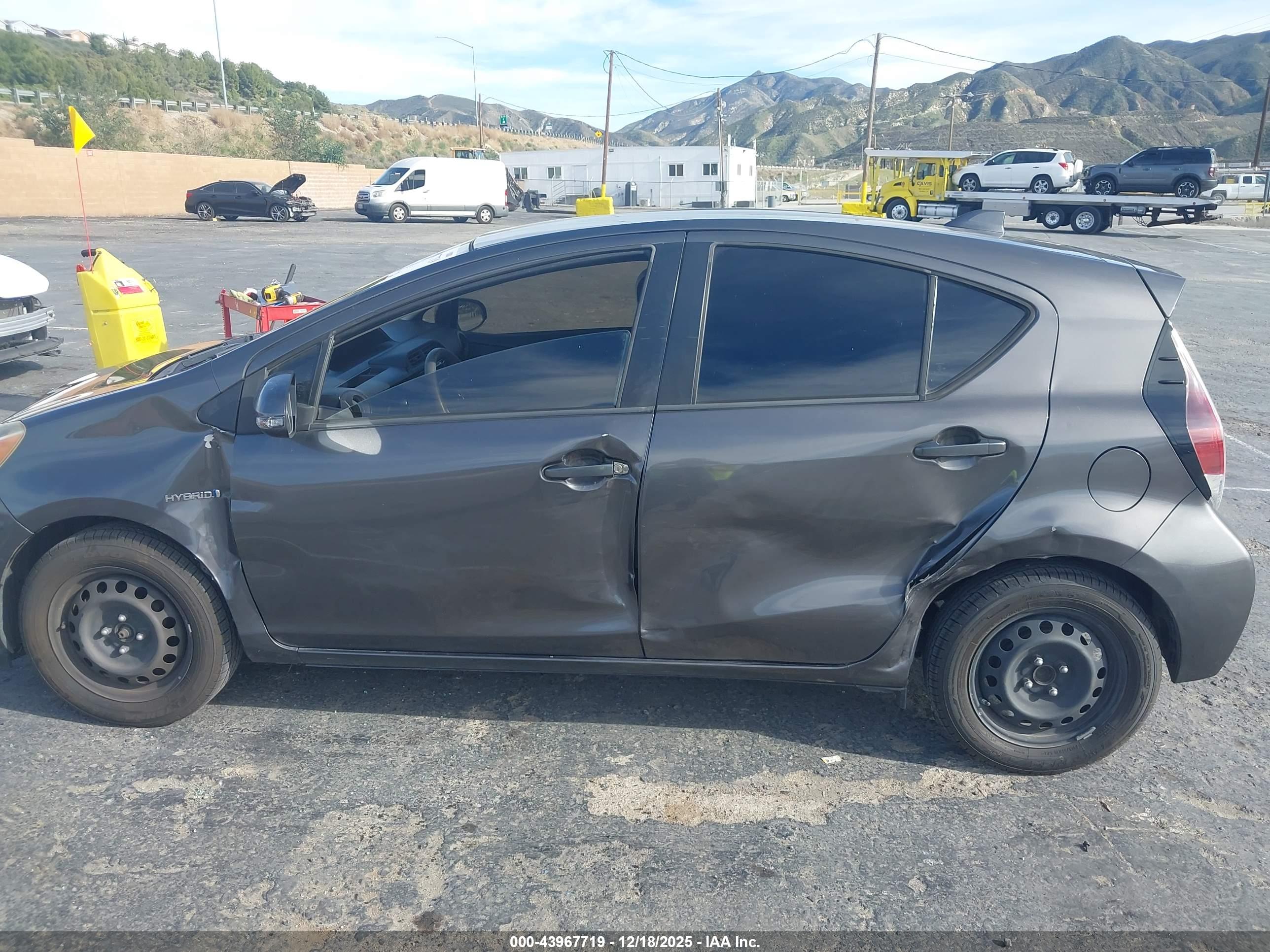 TOYOTA PRIUS image 6