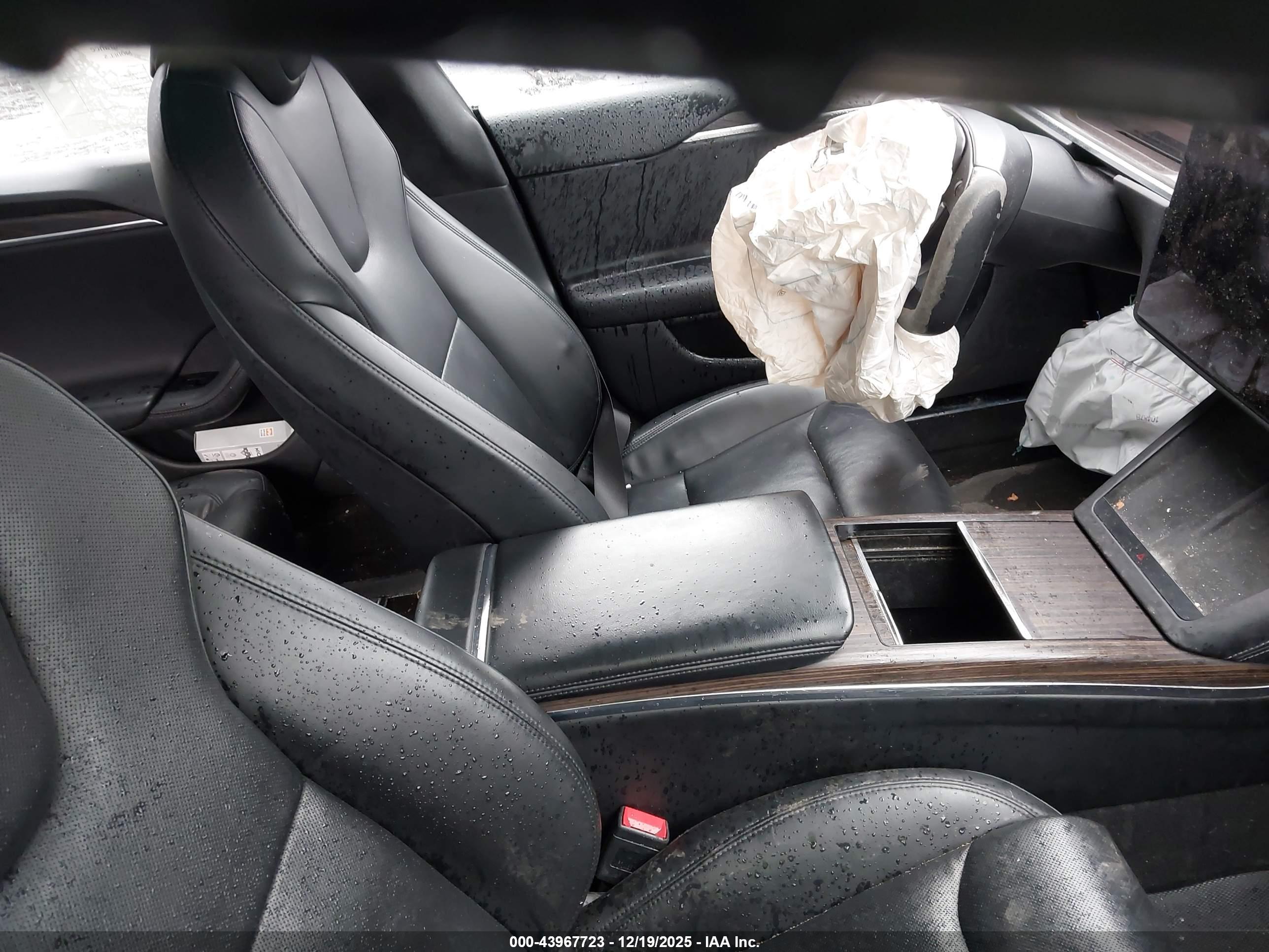 TESLA MODEL image 5