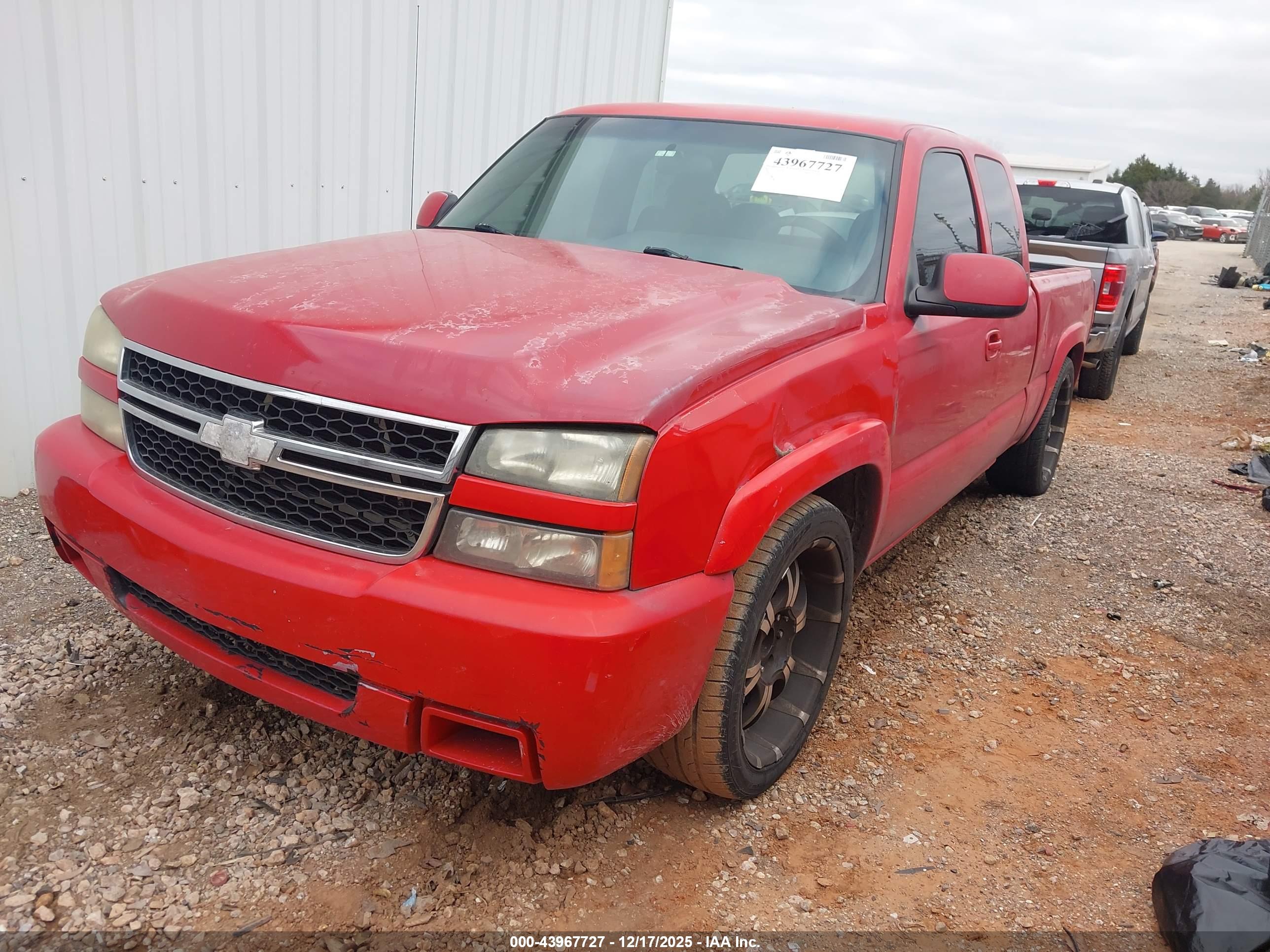 CHEVROLET SILVERADO image 2