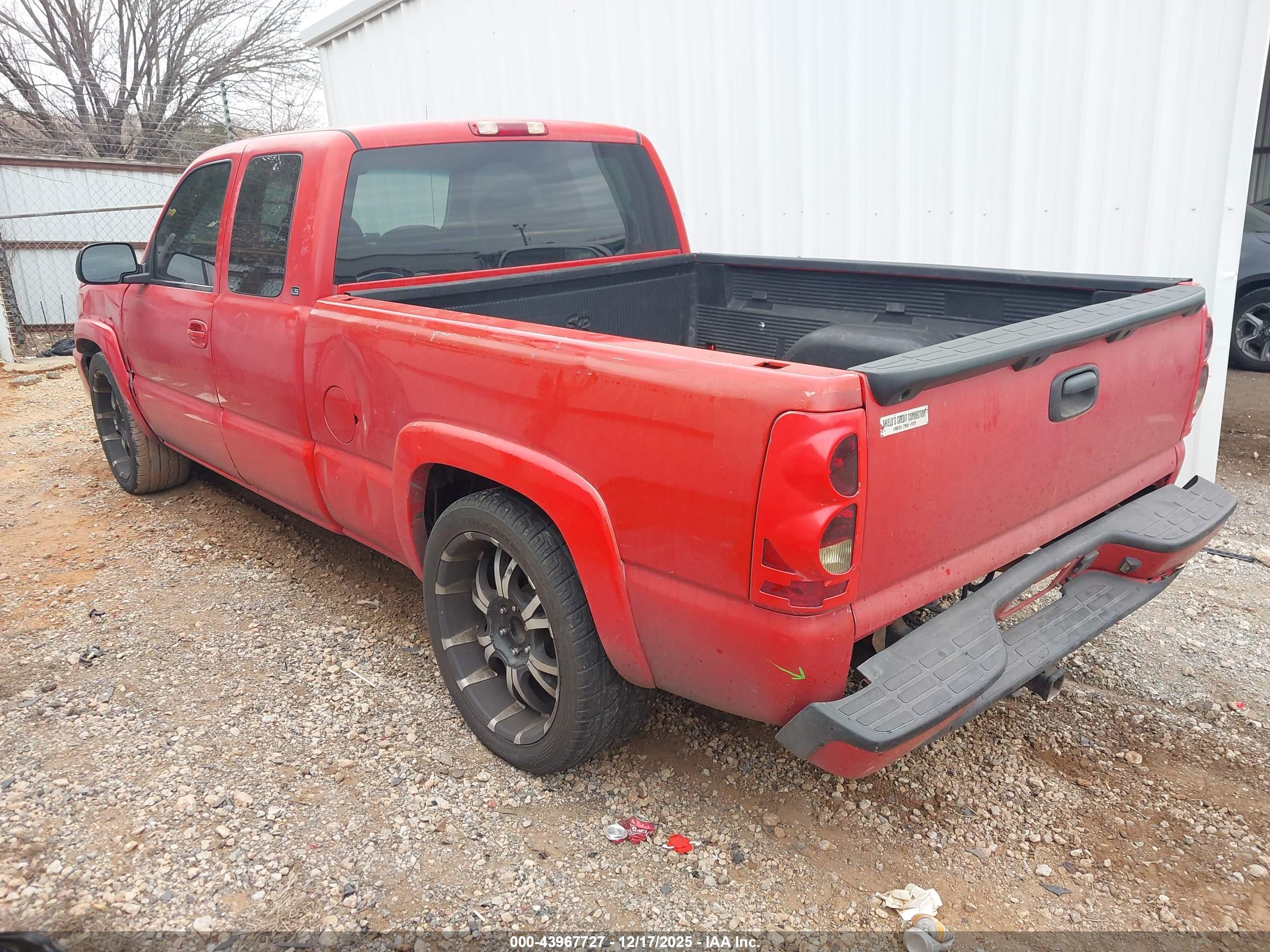 CHEVROLET SILVERADO image 3