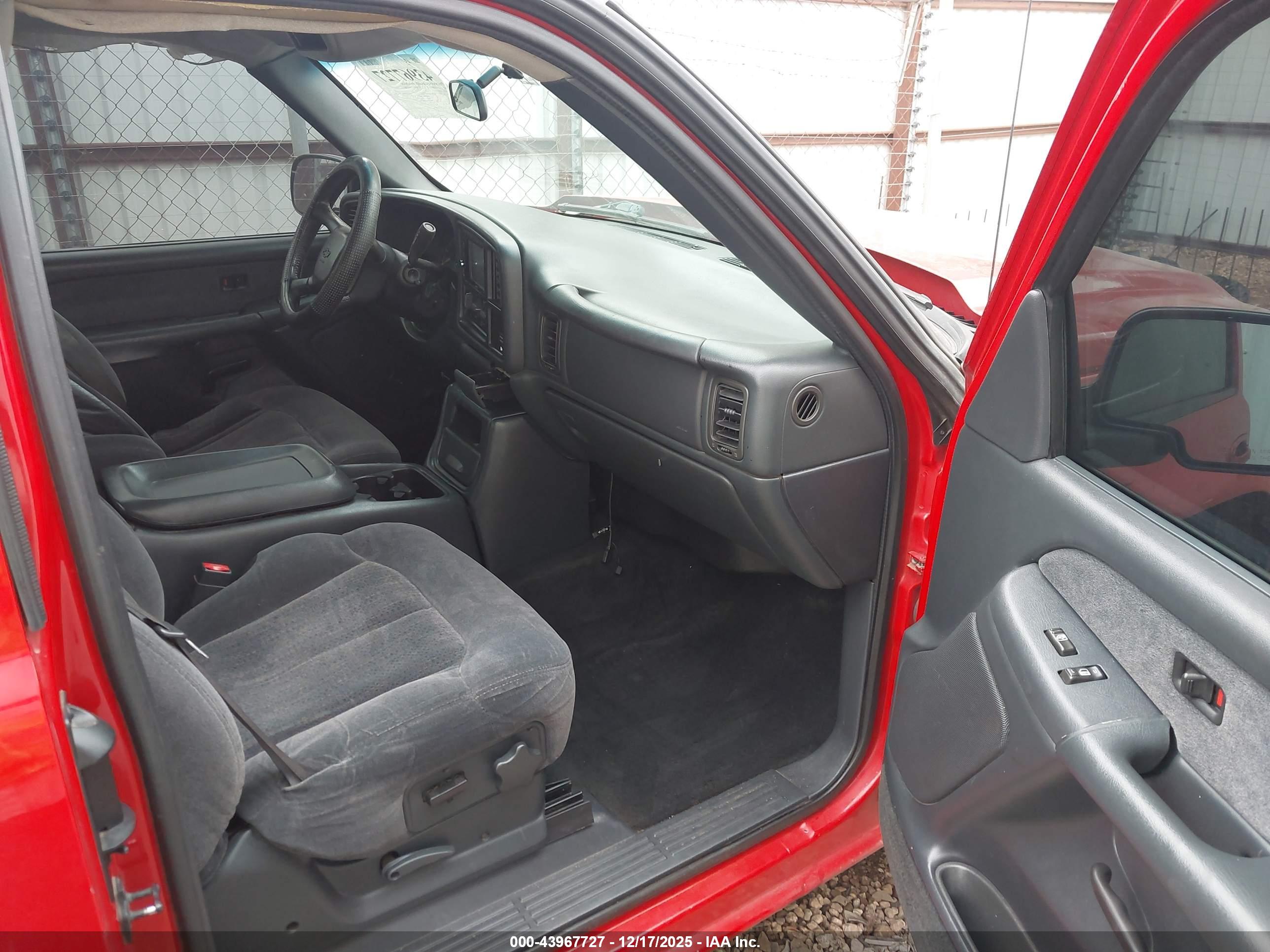 CHEVROLET SILVERADO image 5
