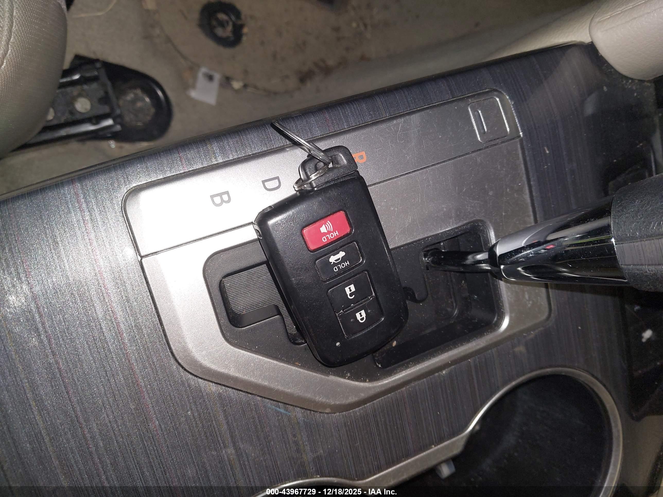 TOYOTA CAMRY image 11