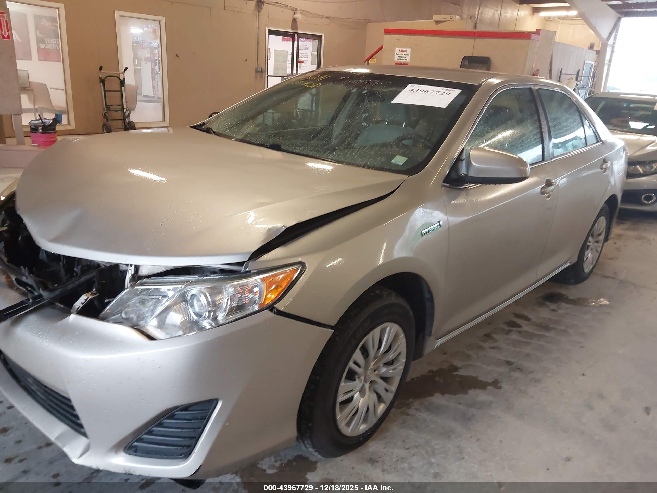 TOYOTA CAMRY image 2