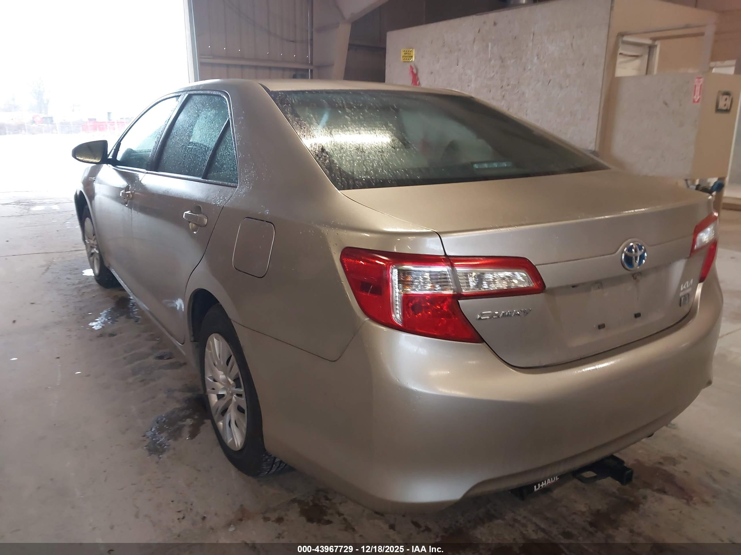 TOYOTA CAMRY image 3