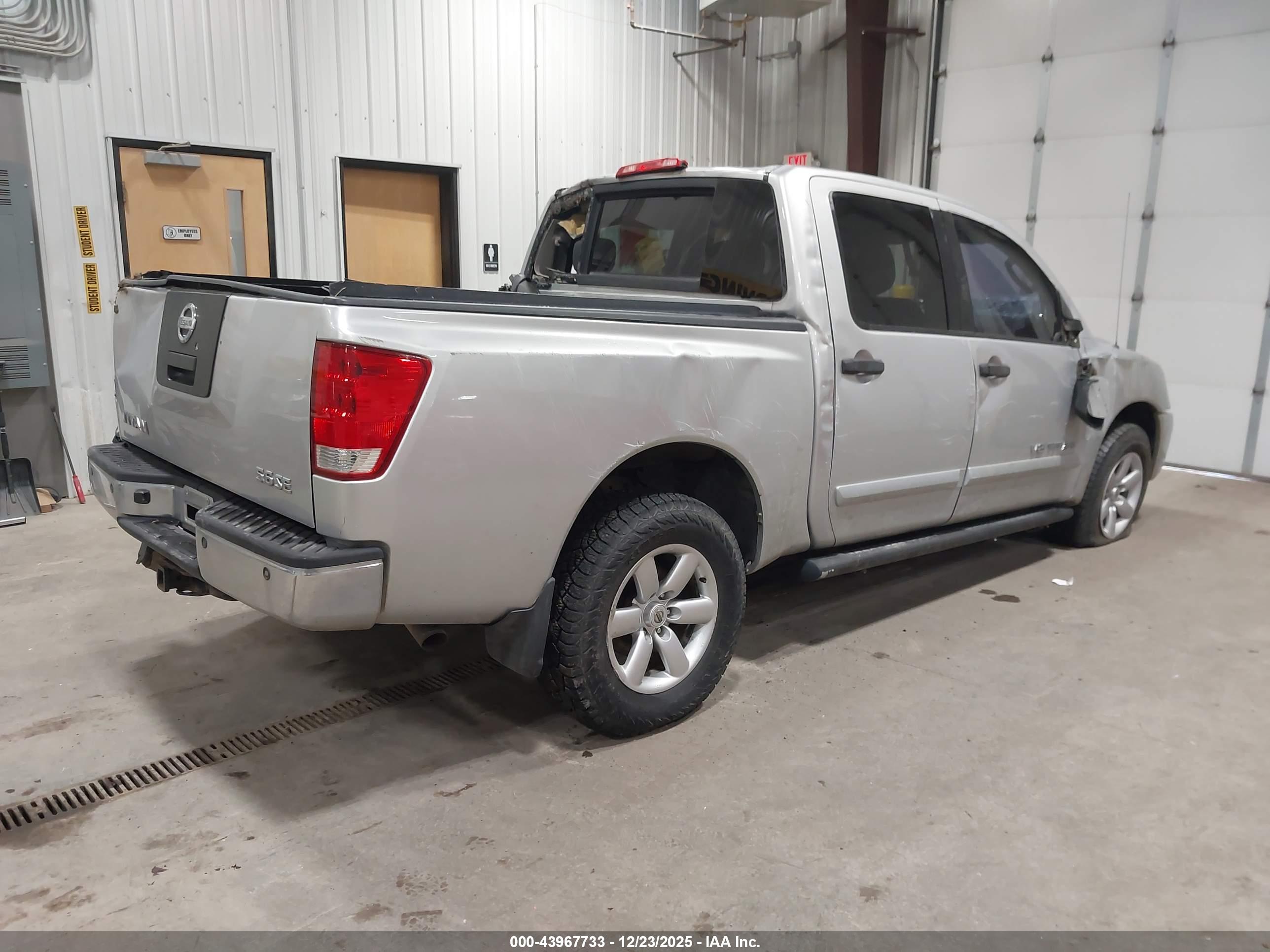 NISSAN TITAN image 4