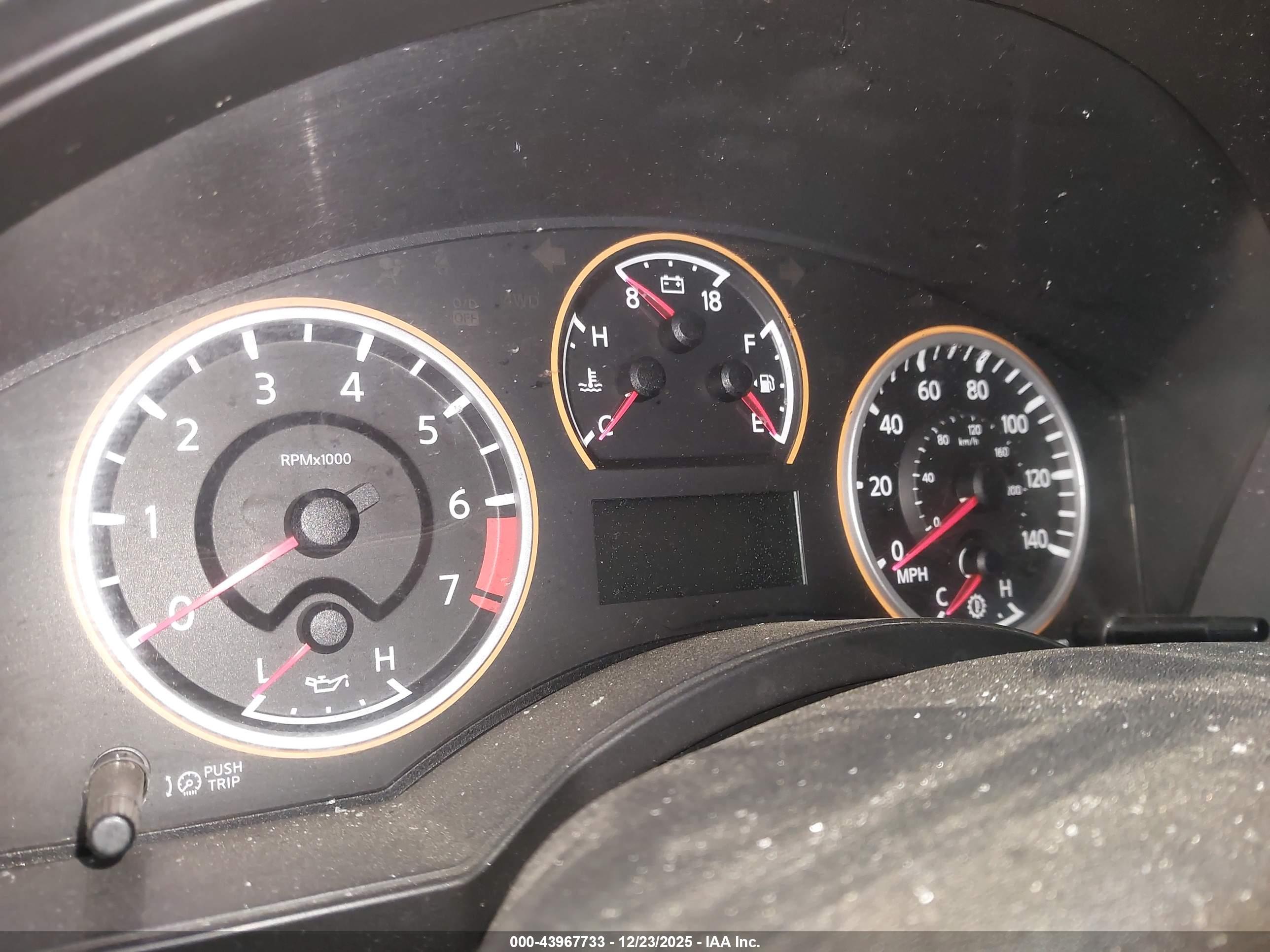 NISSAN TITAN image 7