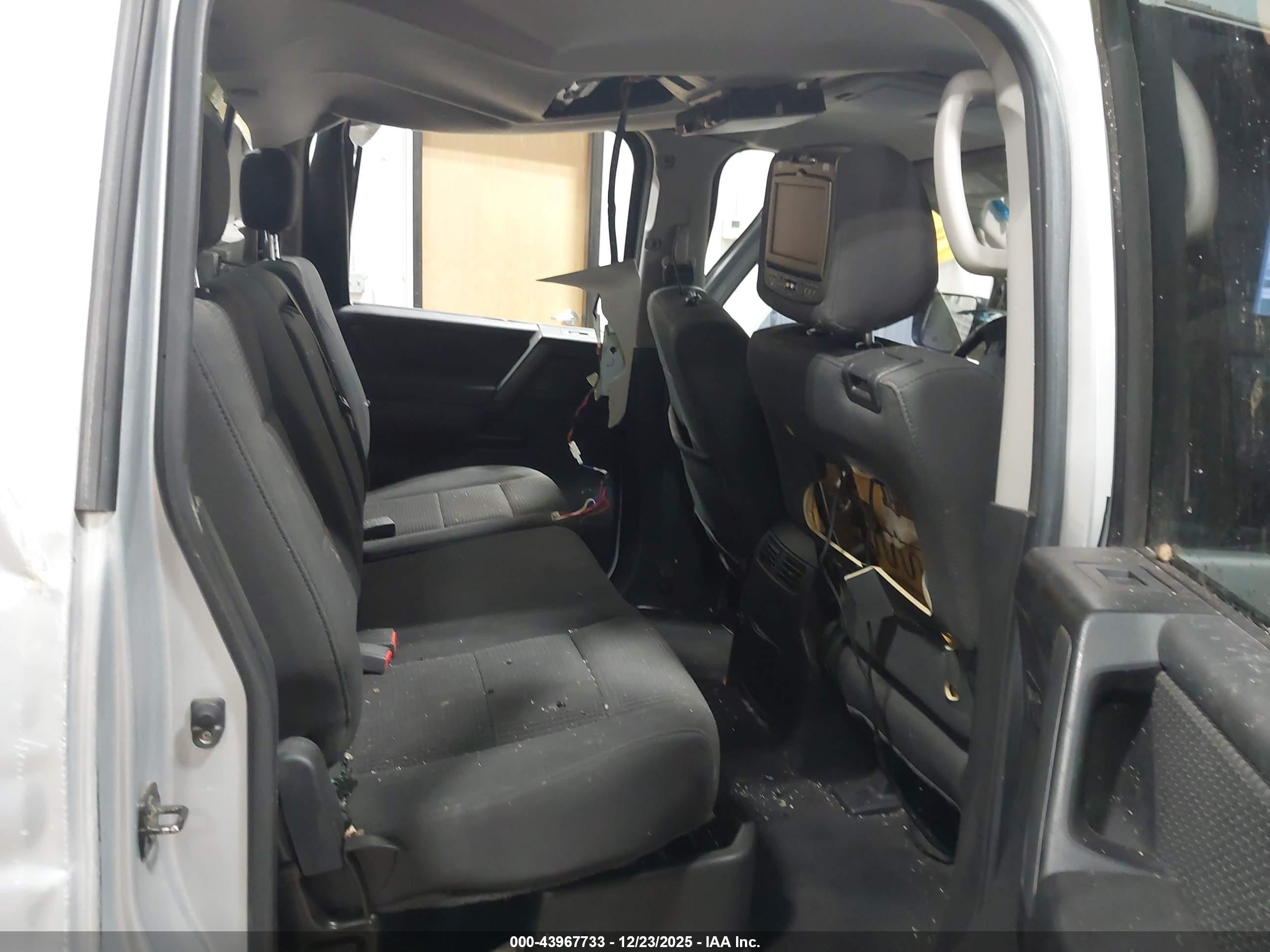 NISSAN TITAN image 8