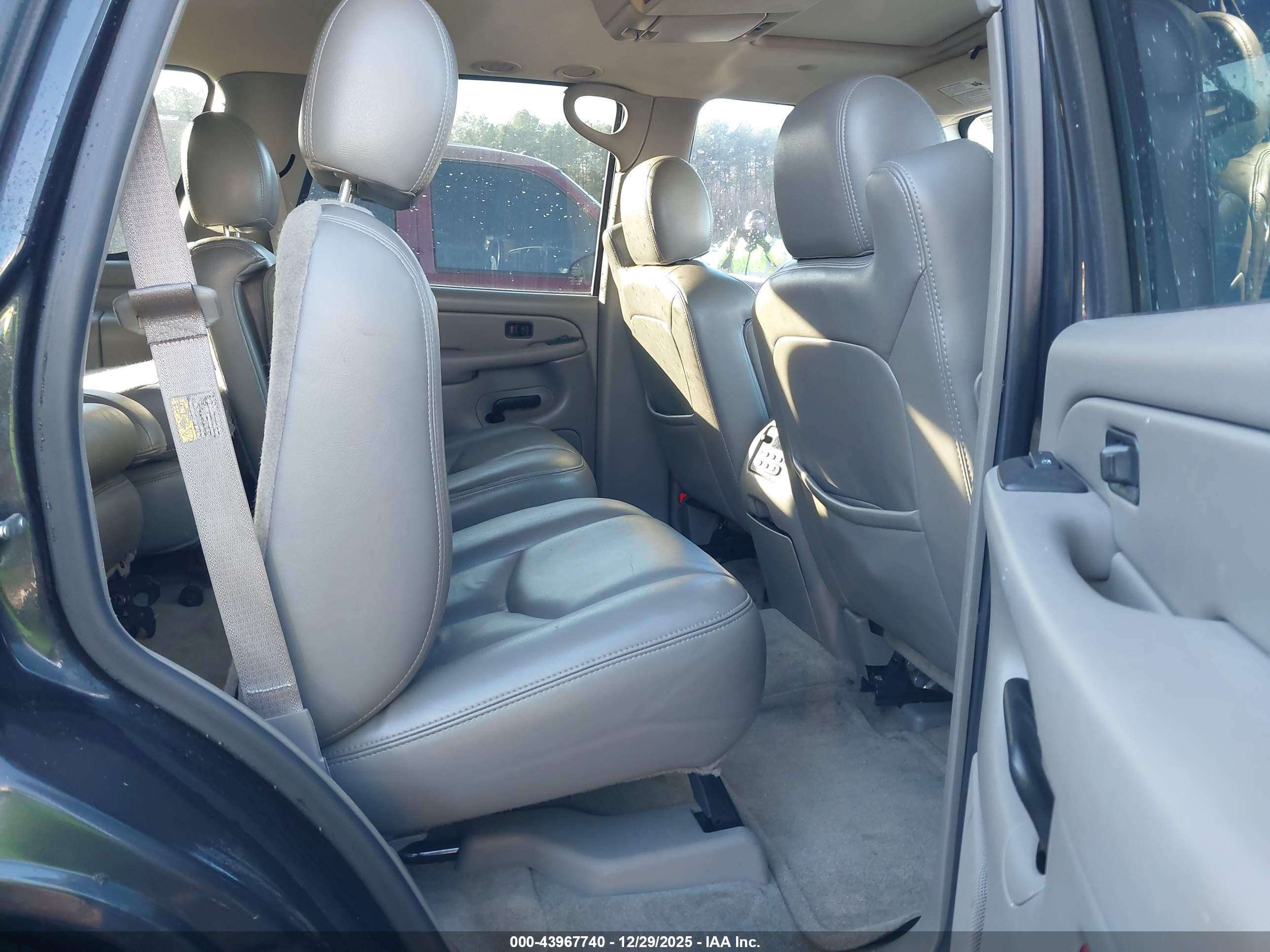 GMC YUKON image 8