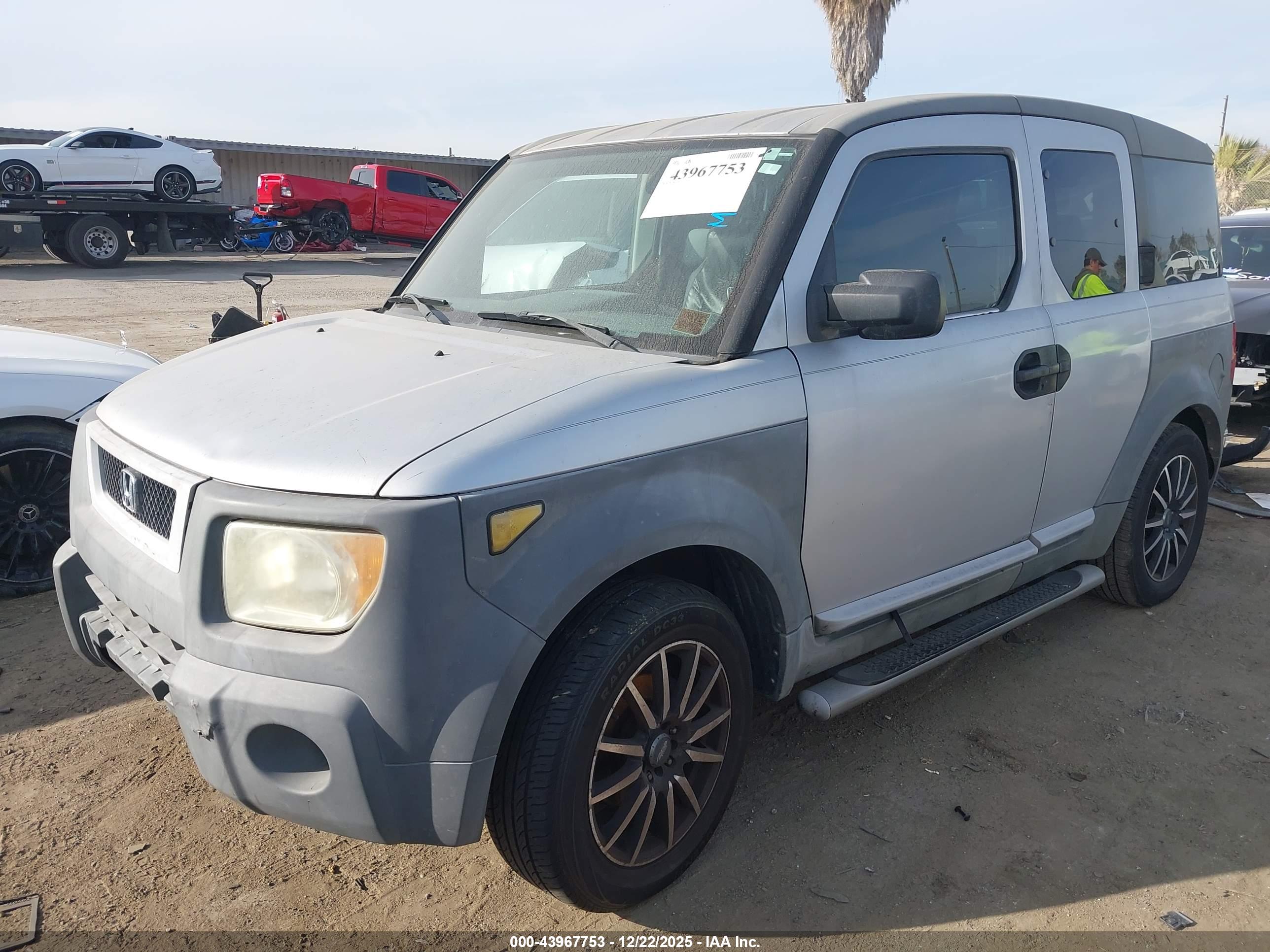 HONDA ELEMENT image 2
