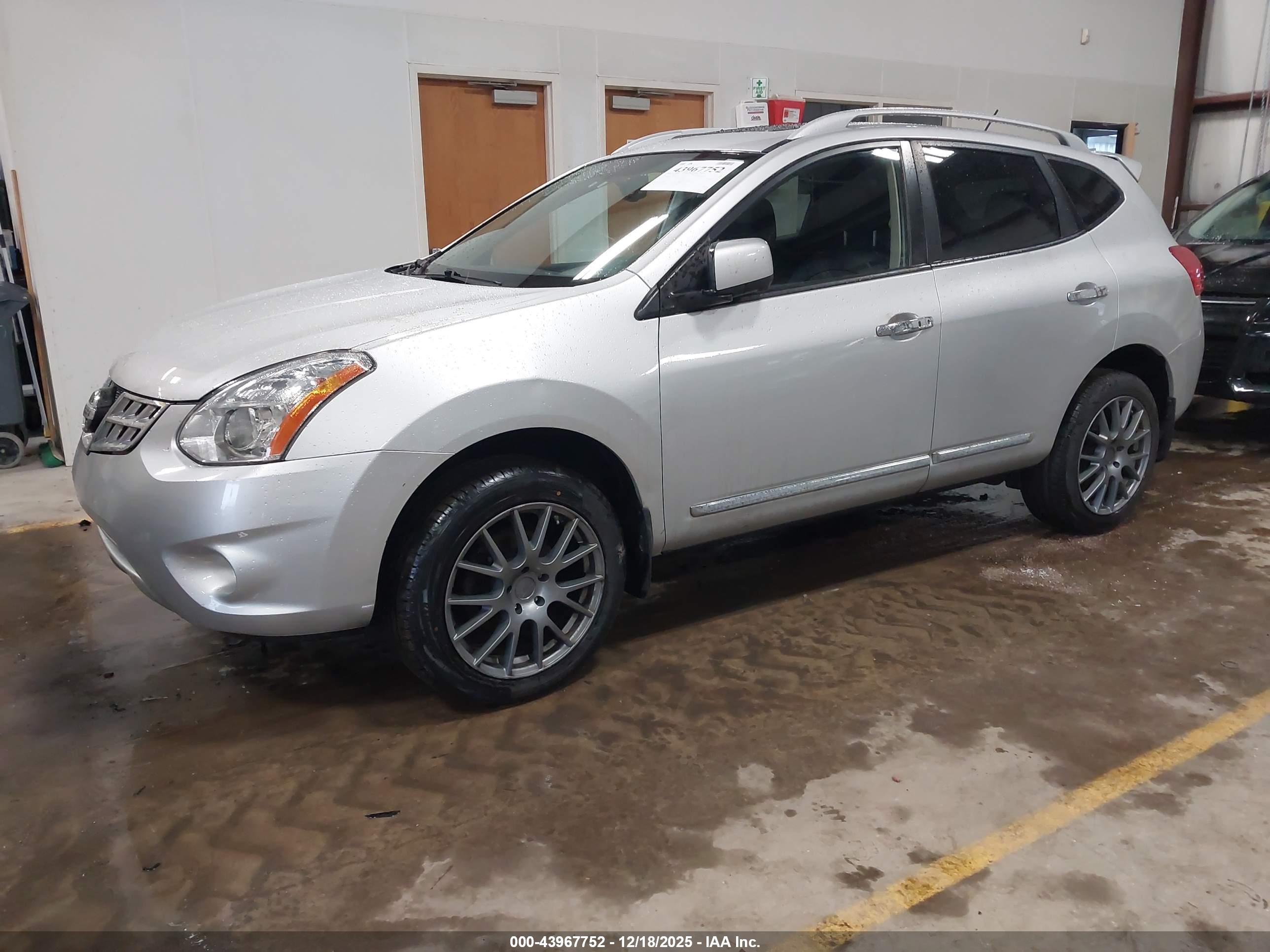 NISSAN ROGUE image 2