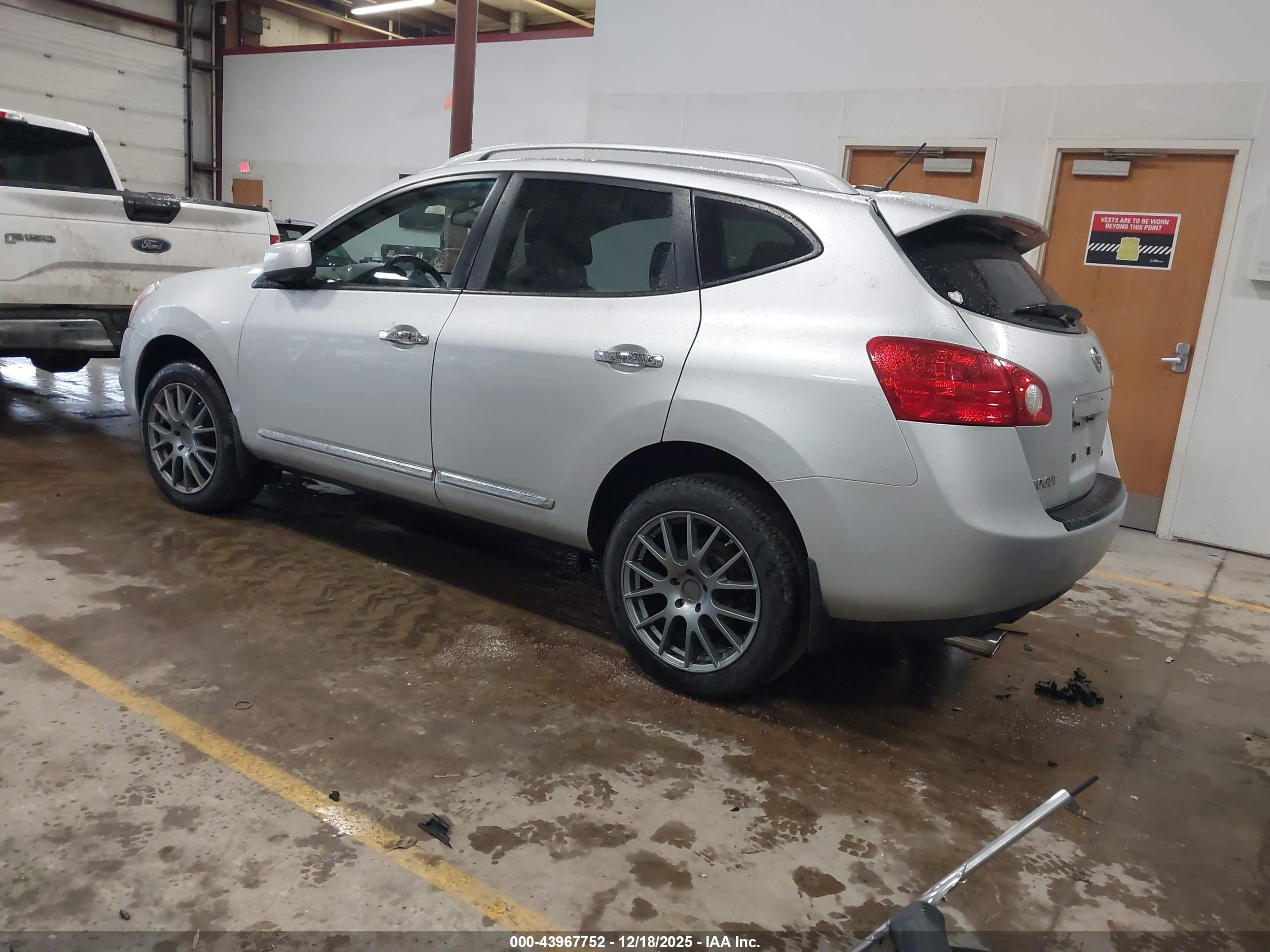 NISSAN ROGUE image 3