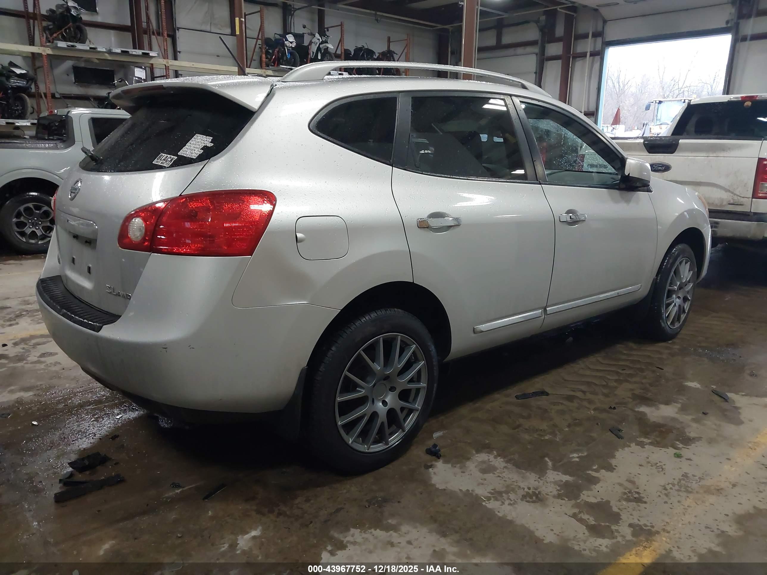 NISSAN ROGUE image 4