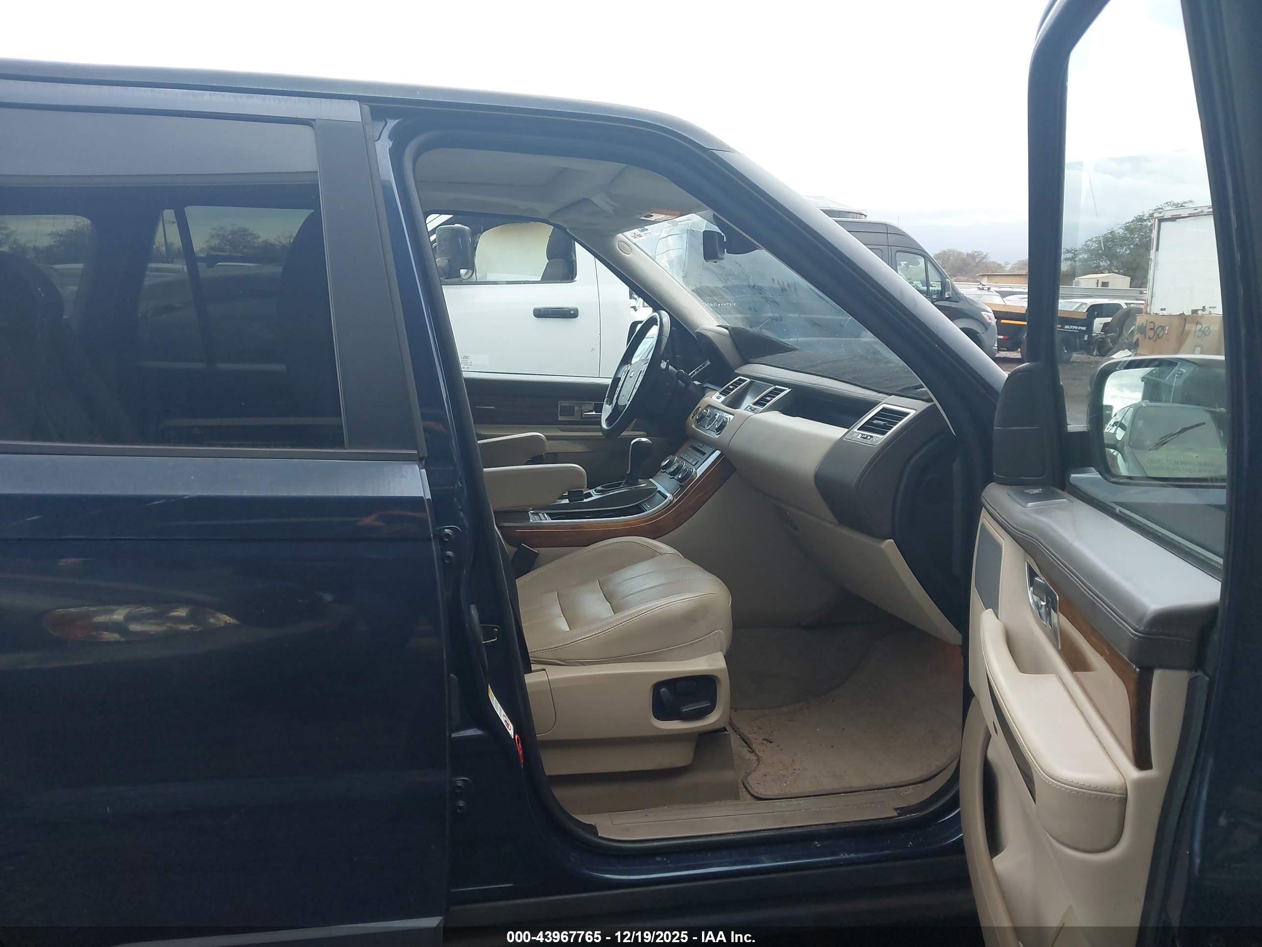 LAND ROVER image 5