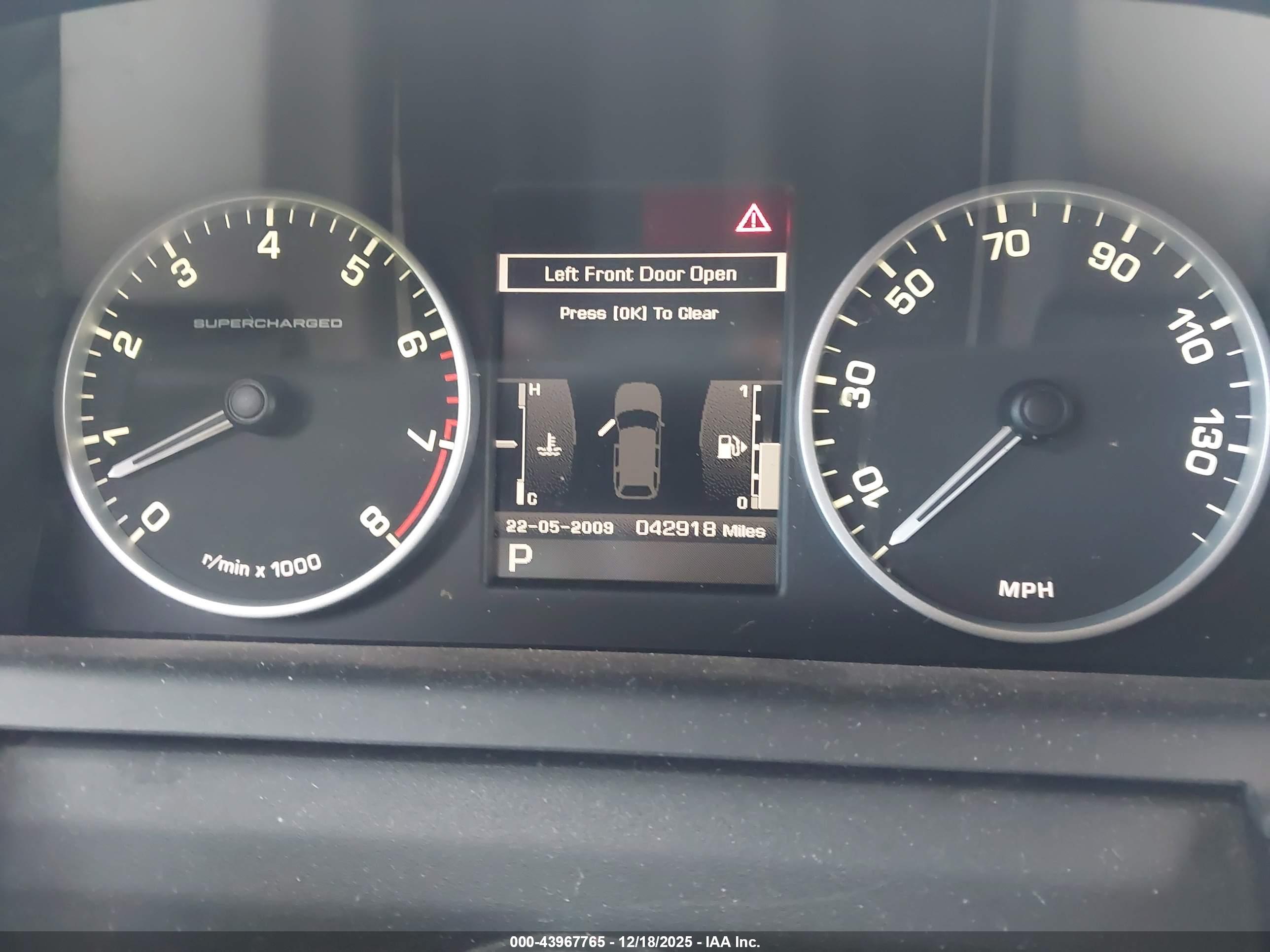 LAND ROVER image 7