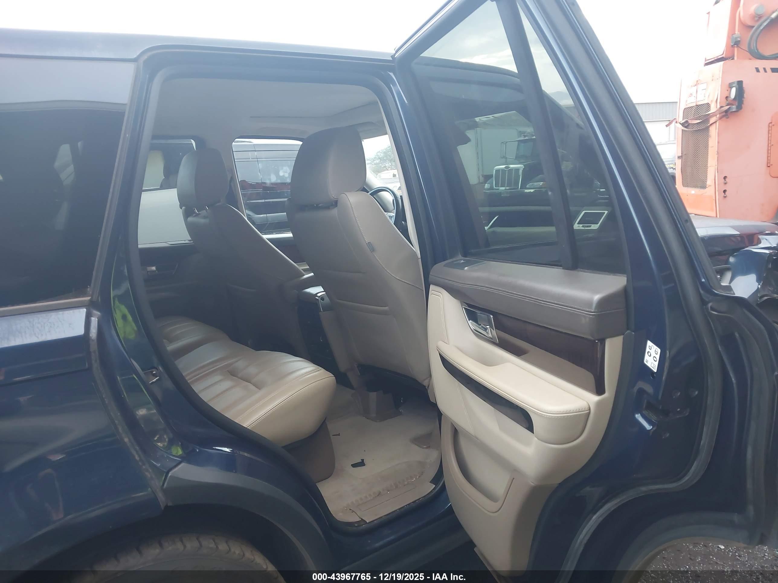 LAND ROVER image 8