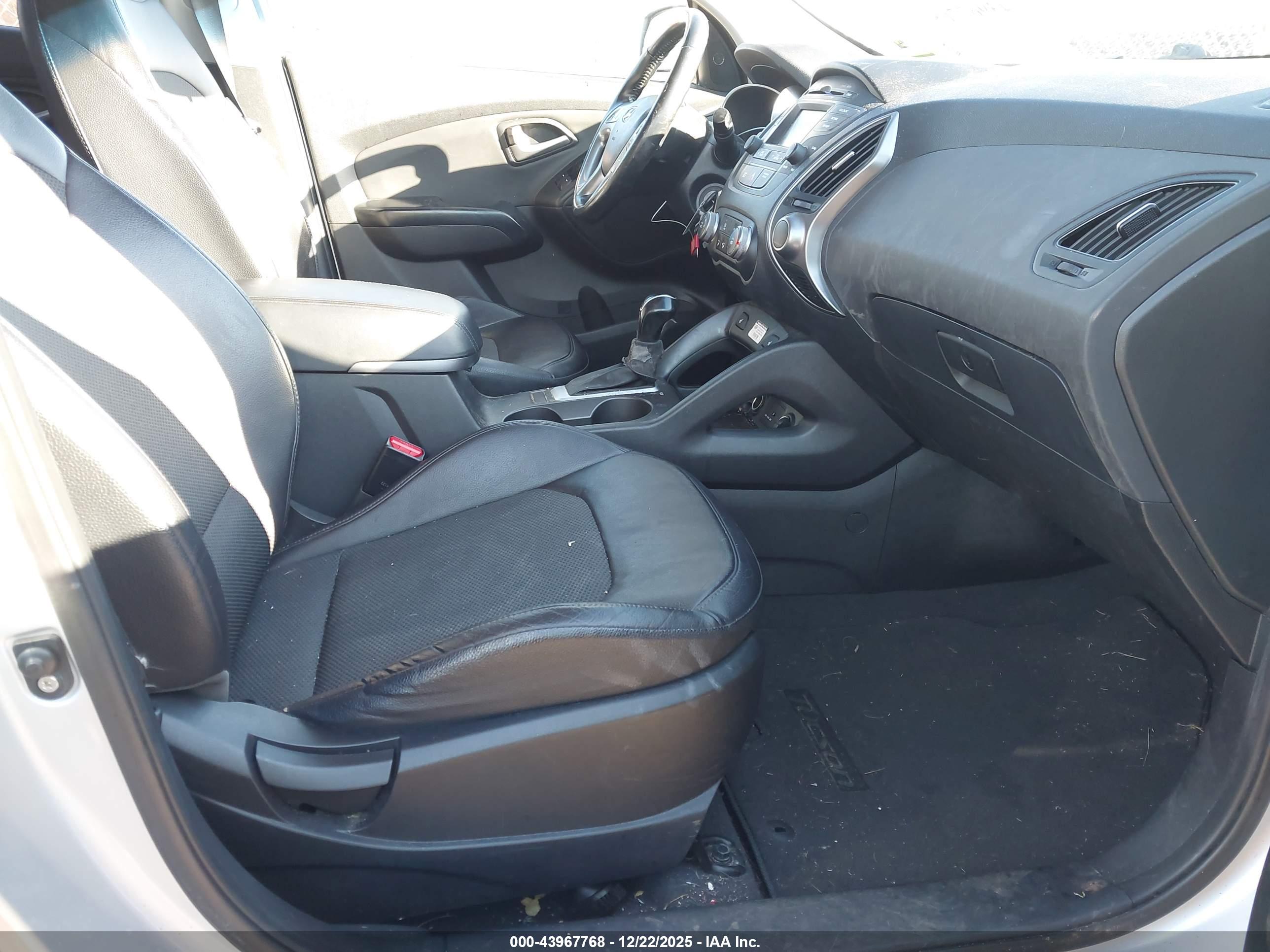 HYUNDAI TUCSON image 5