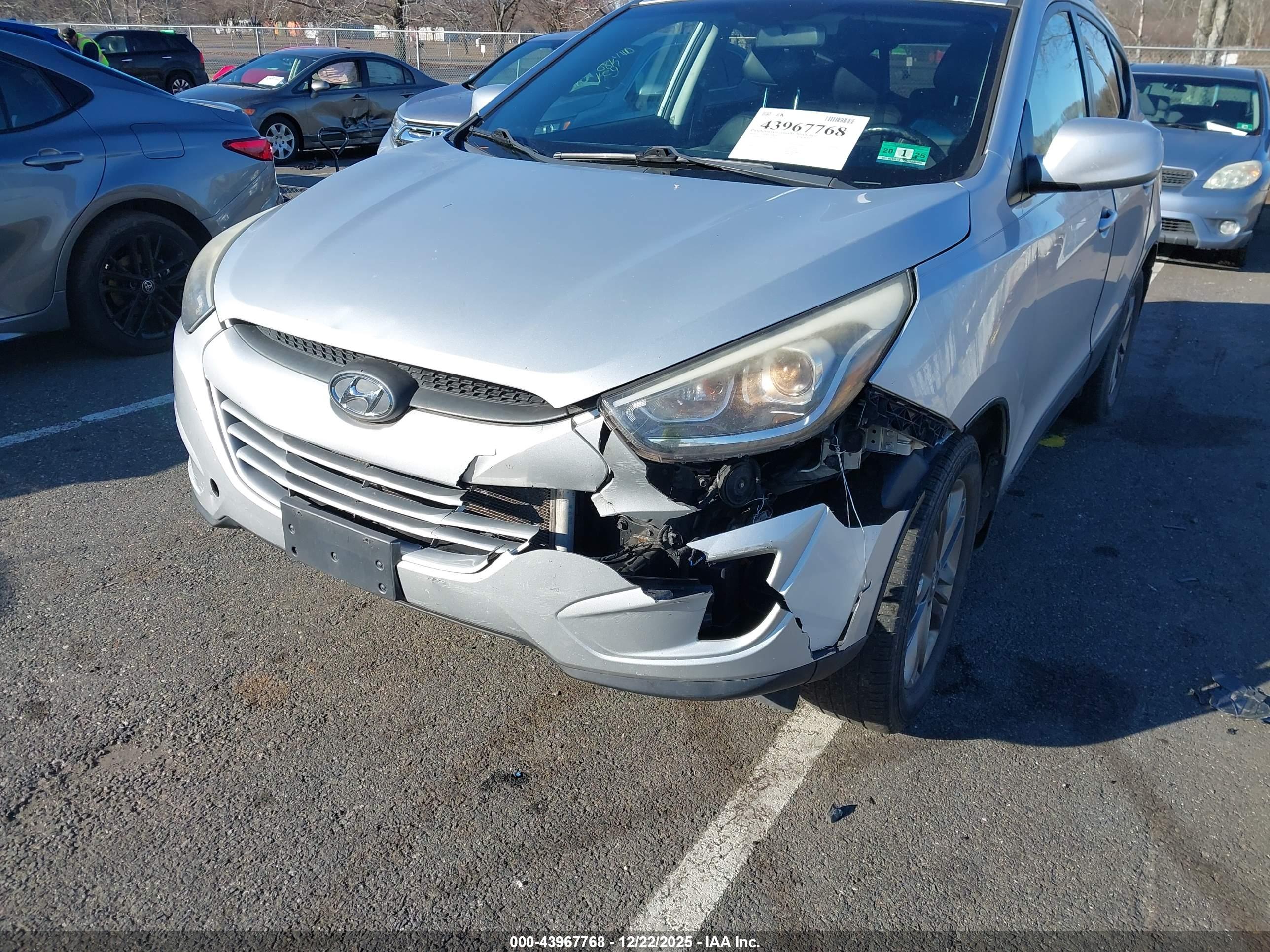 HYUNDAI TUCSON image 6