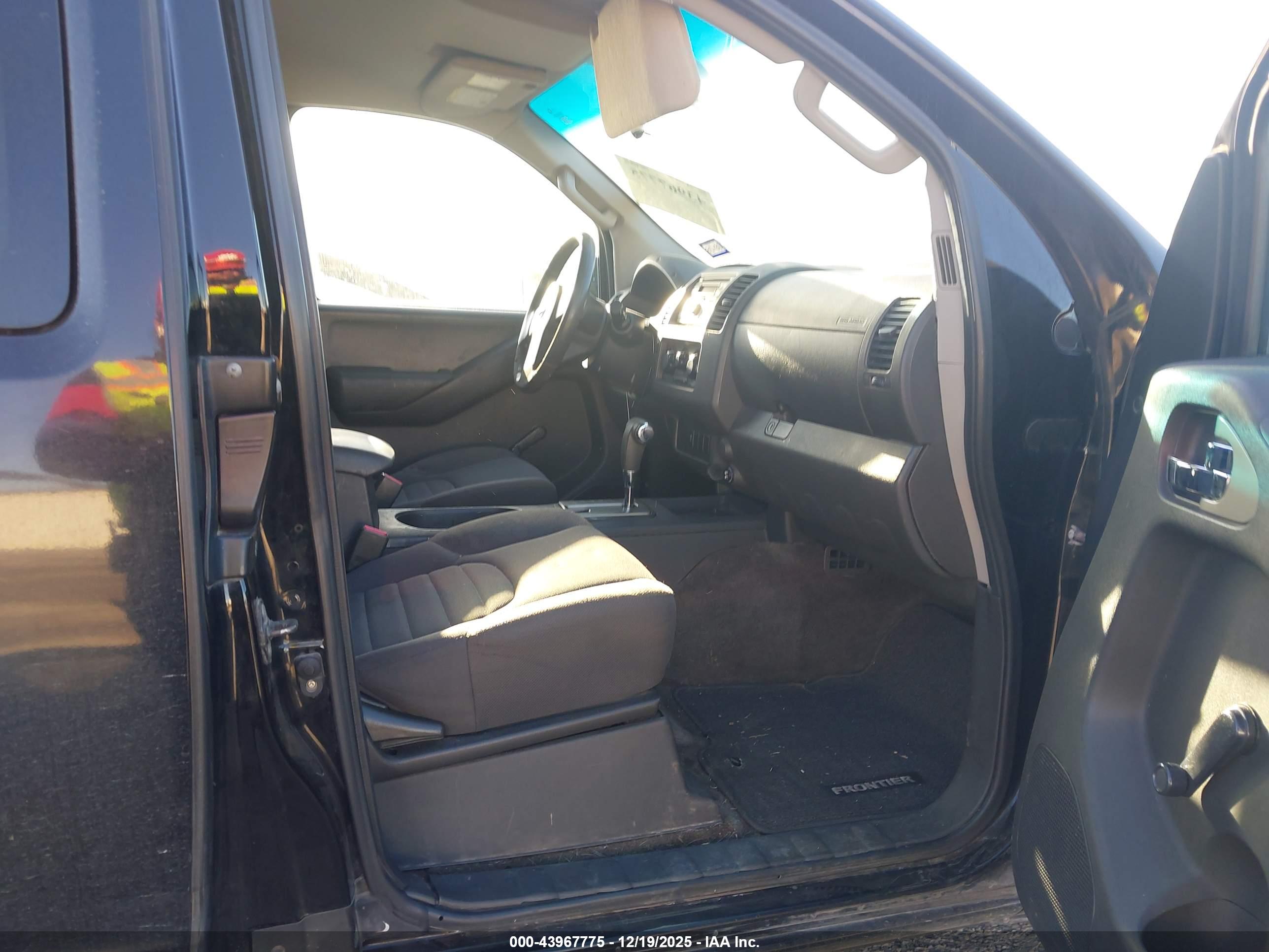 NISSAN FRONTIER image 5