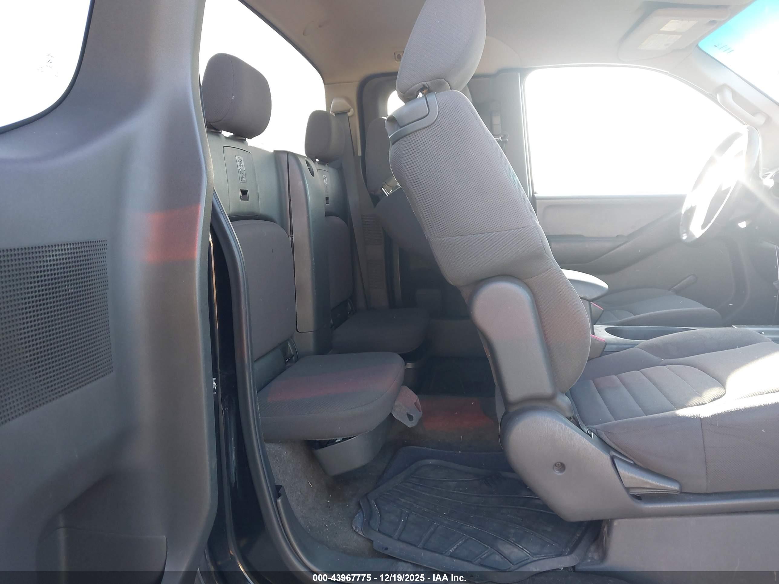 NISSAN FRONTIER image 8