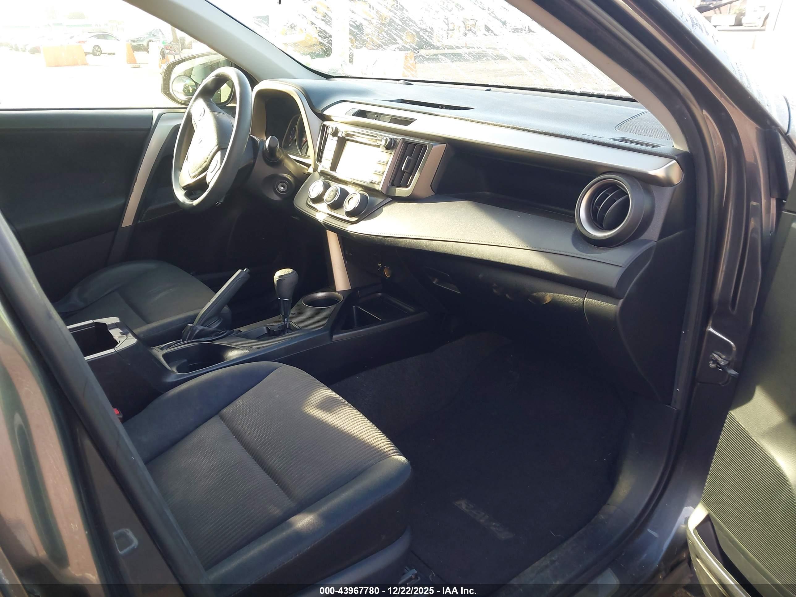 TOYOTA RAV4 image 5