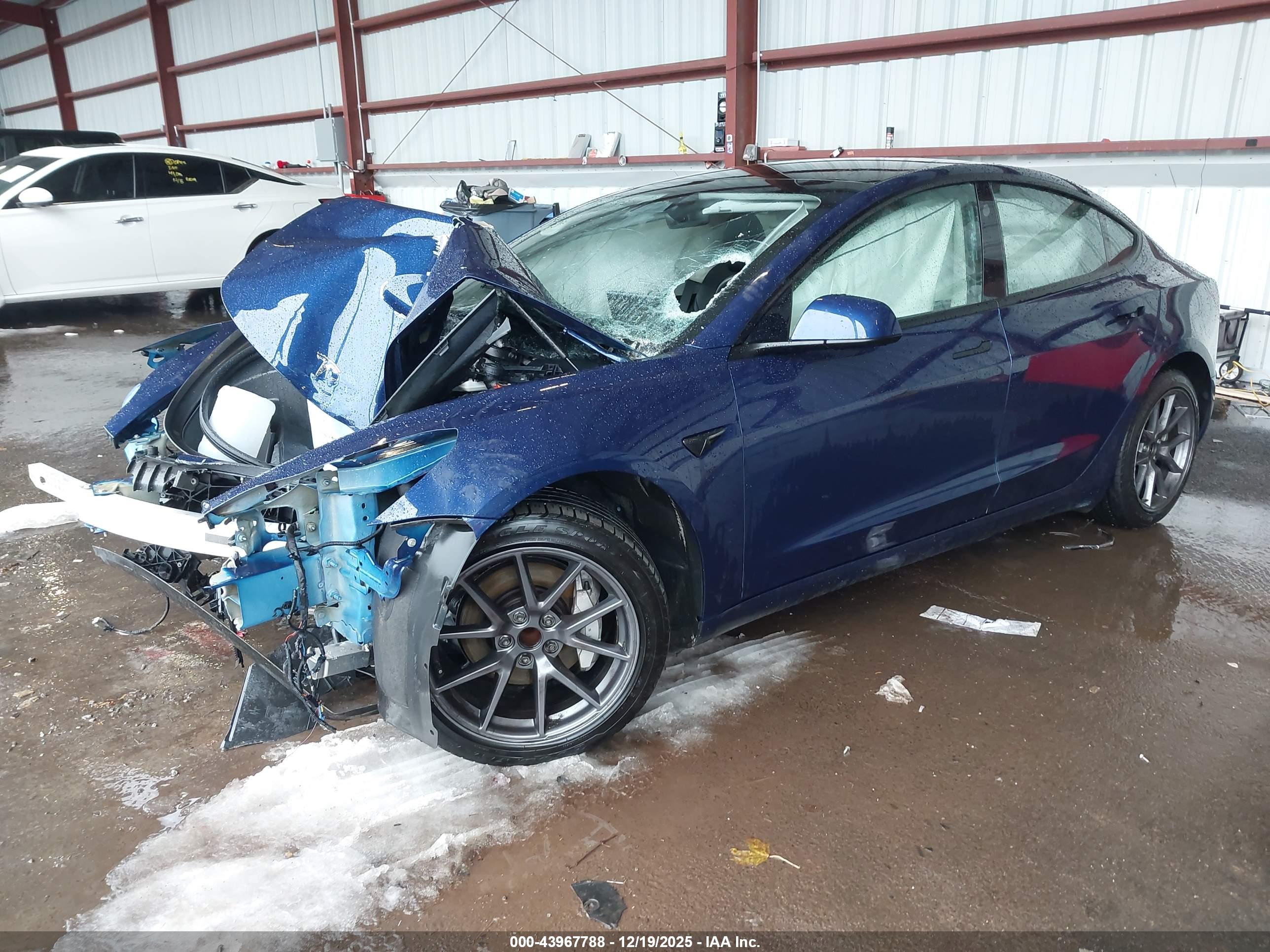 TESLA MODEL image 2