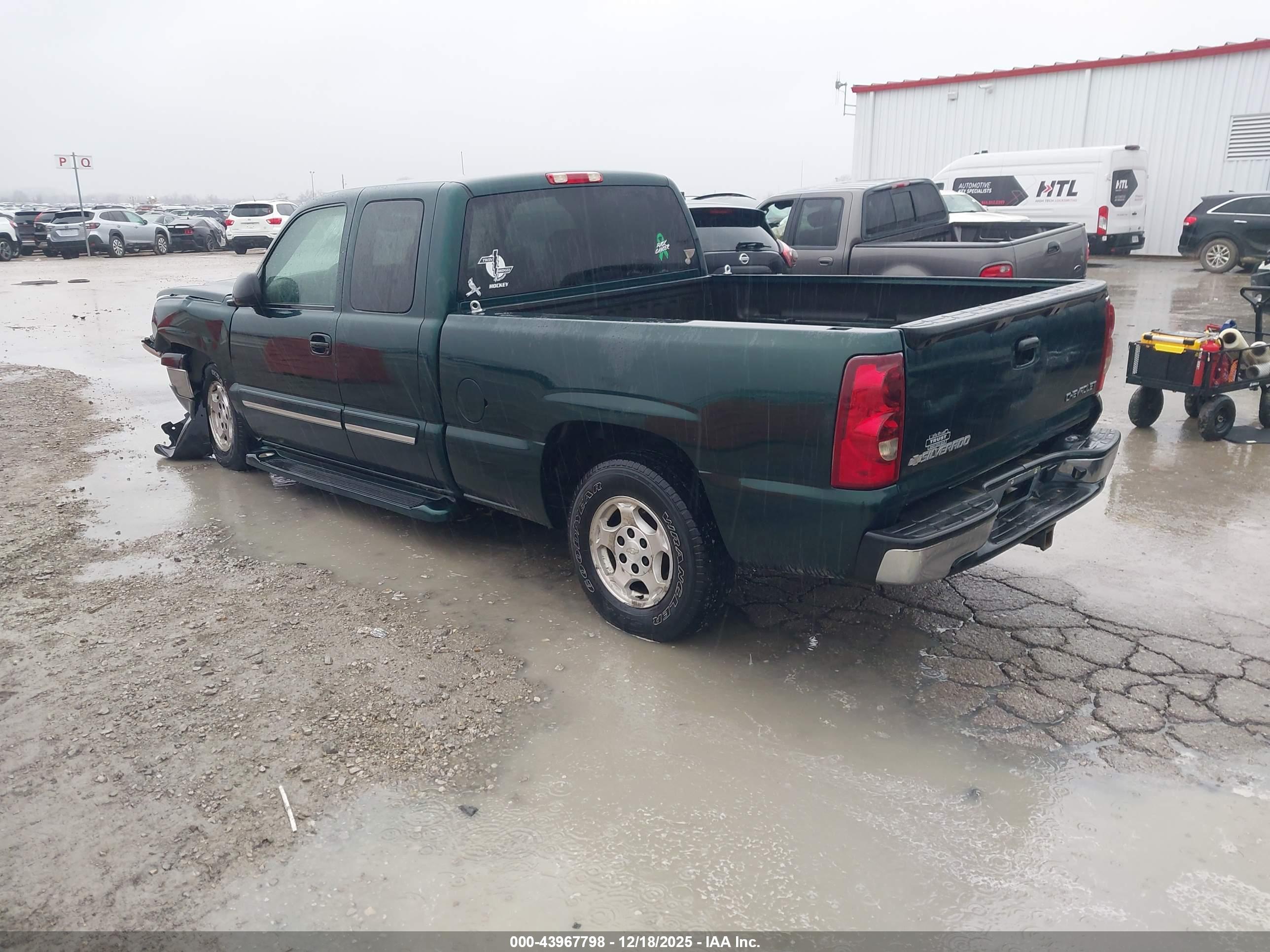 CHEVROLET SILVERADO image 3