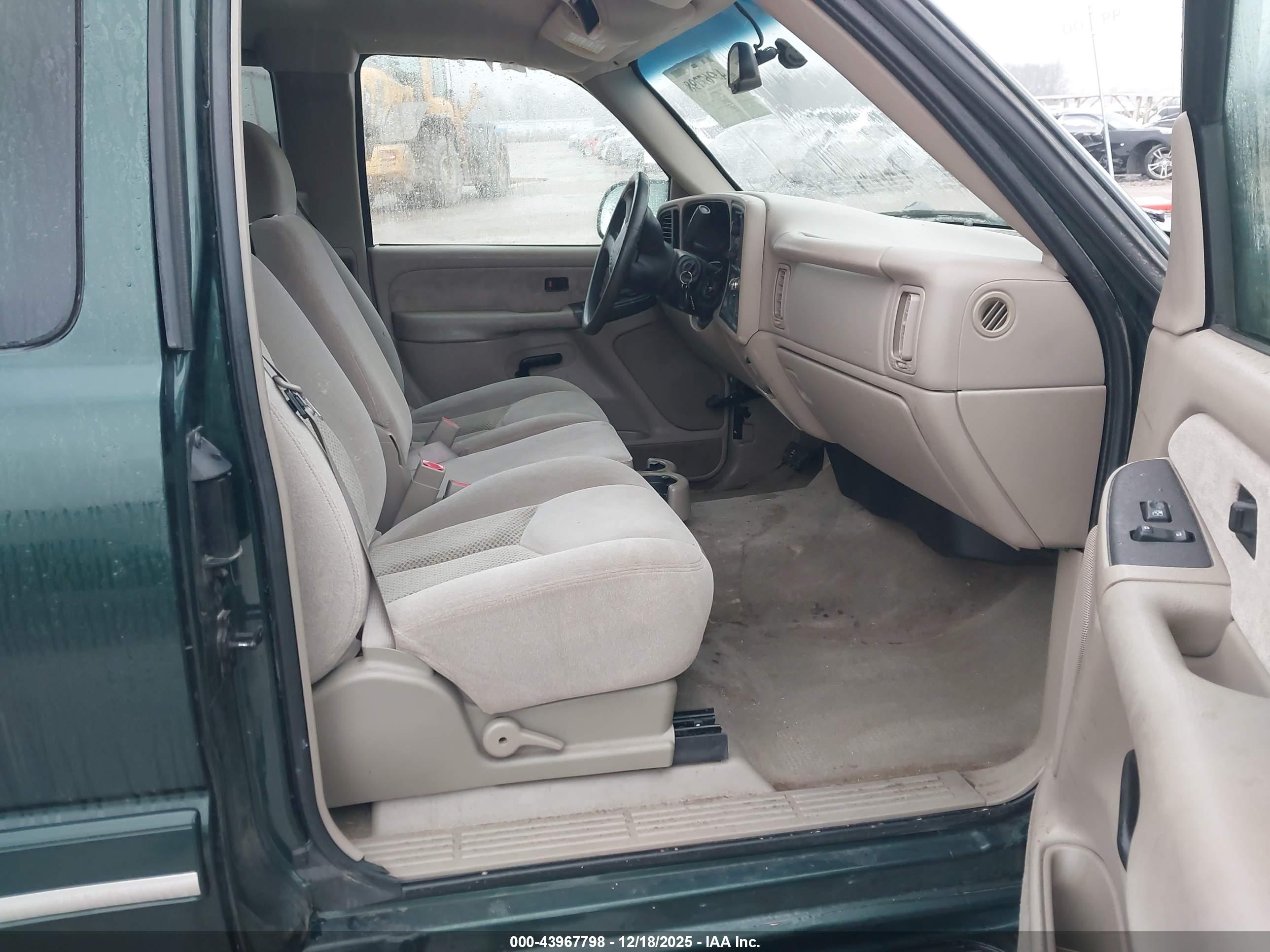 CHEVROLET SILVERADO image 5